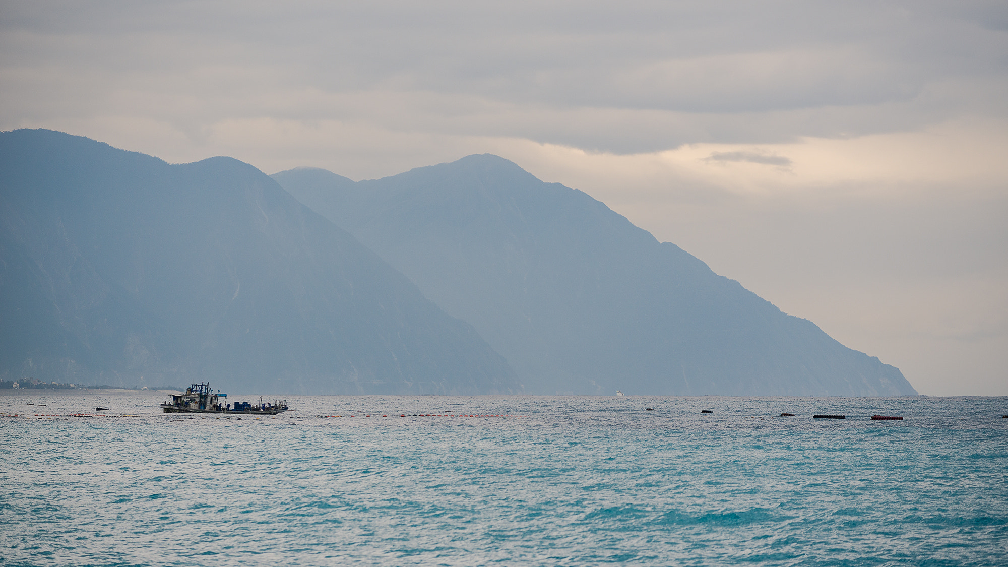 Nikon AF-S Nikkor 70-200mm F4G ED VR sample photo. Seascape at sunset photography