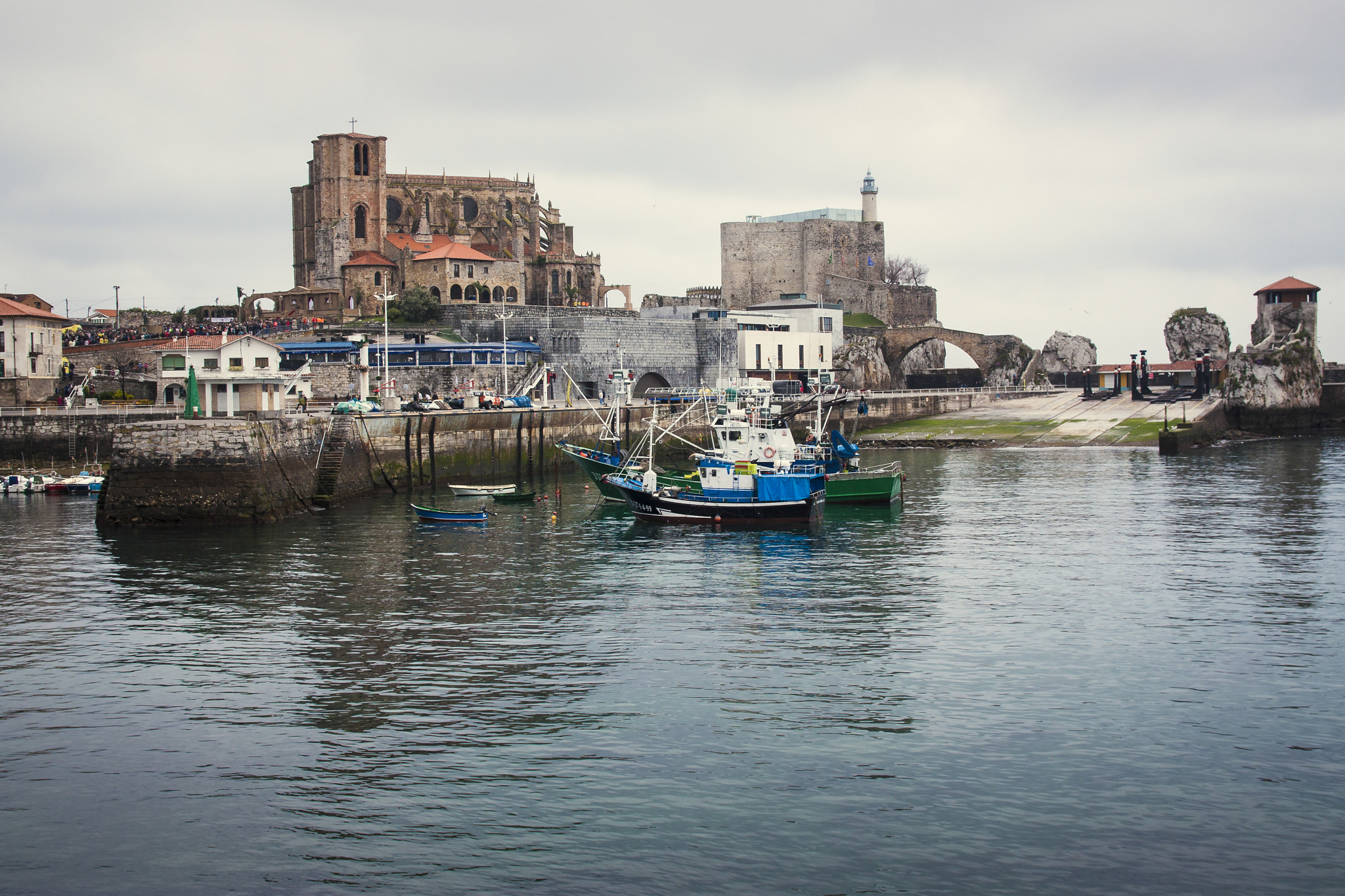 Canon EF-S 17-55mm F2.8 IS USM sample photo. Castro urdiales photography