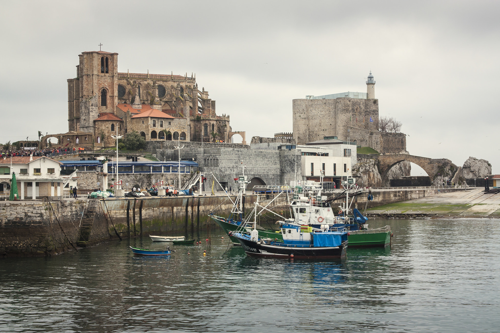 Canon EF-S 17-55mm F2.8 IS USM sample photo. Castro urdiales photography