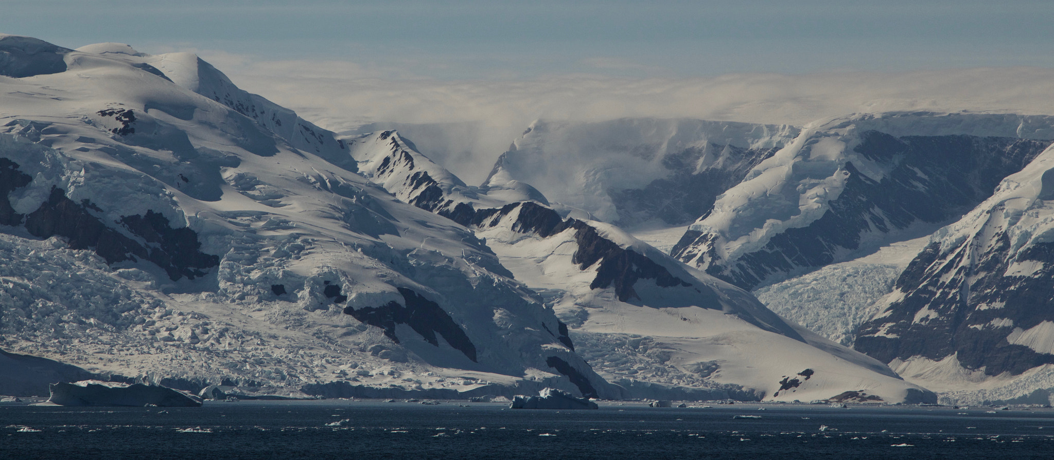 Canon EOS 650D (EOS Rebel T4i / EOS Kiss X6i) + Canon EF 24-105mm F4L IS USM sample photo. Antarctica mountains photography