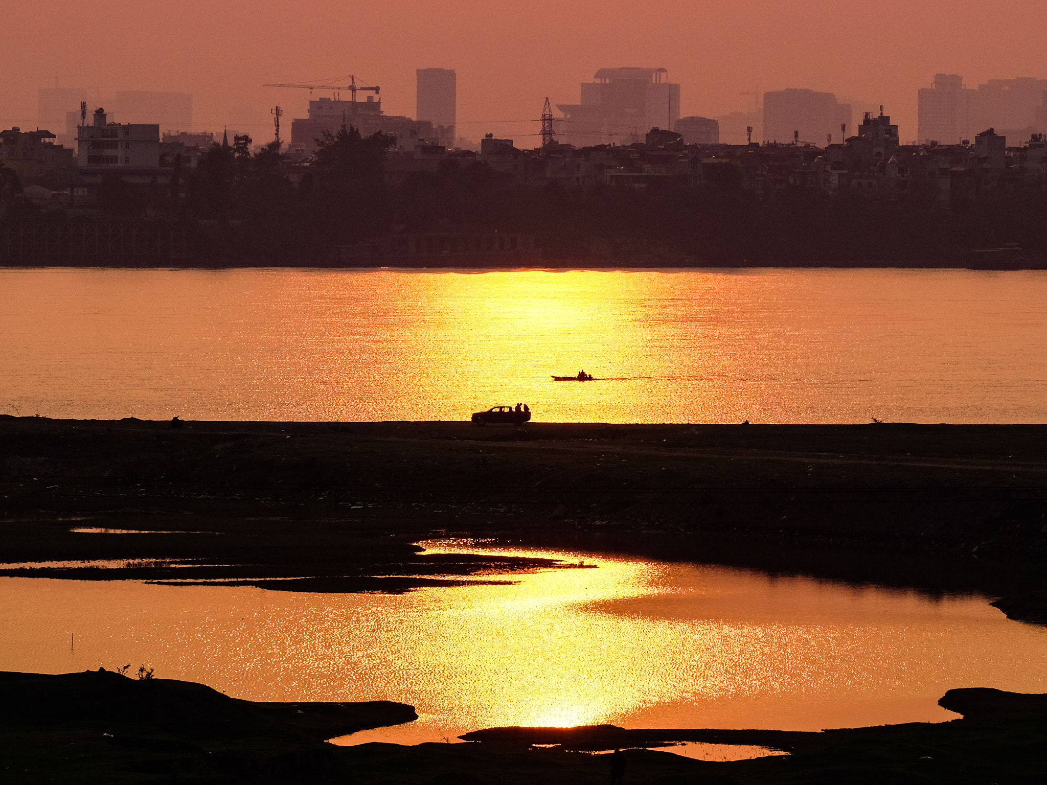 Fujifilm X-E2 + Fujifilm XF 90mm F2 R LM WR sample photo. Sunset on the river photography