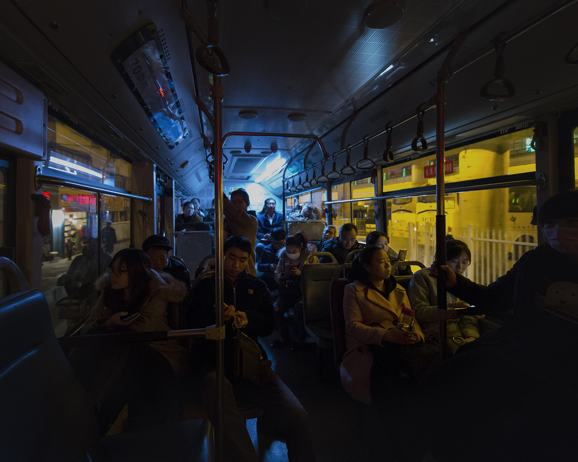 Nikon AF-S Nikkor 14-24mm F2.8G ED sample photo. 郑州   70路上晚归的人们 photography