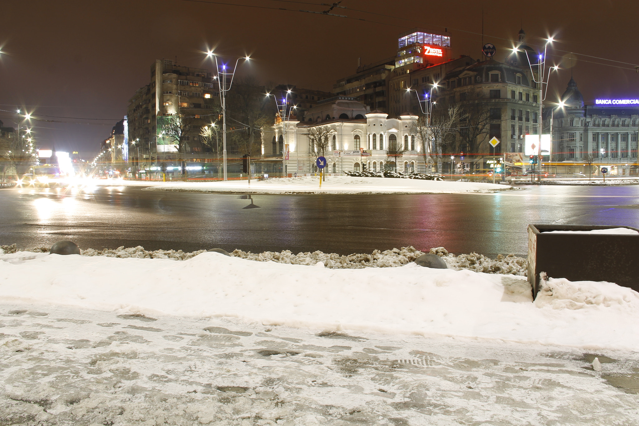 Canon EF-S 18-200mm F3.5-5.6 IS sample photo. Bucharest nights photography