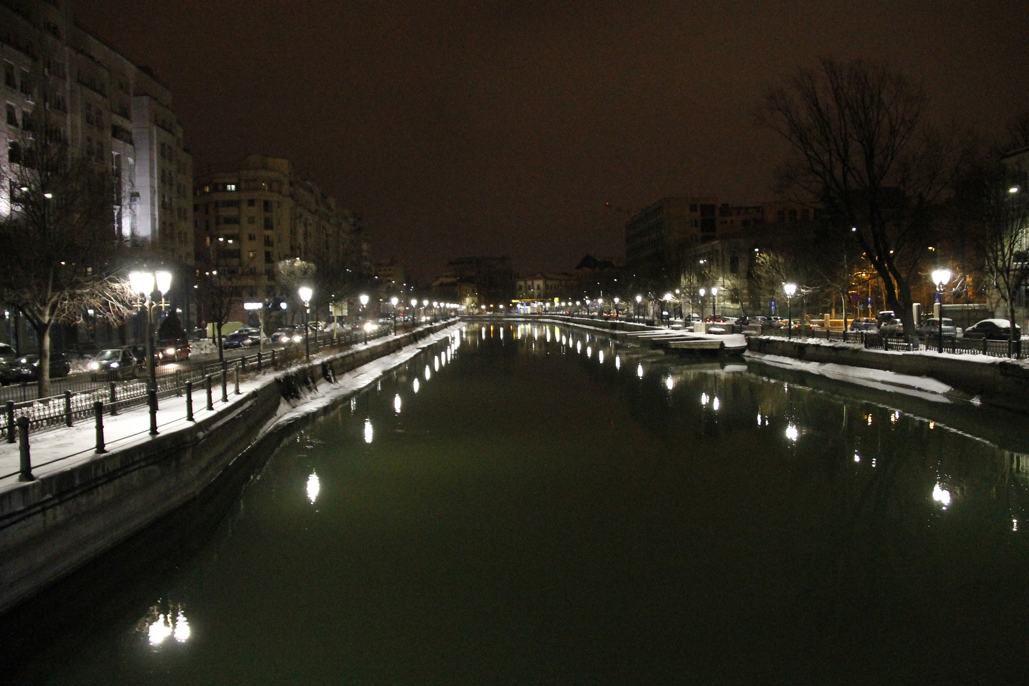 Canon EF-S 18-200mm F3.5-5.6 IS sample photo. Bucharest nights photography