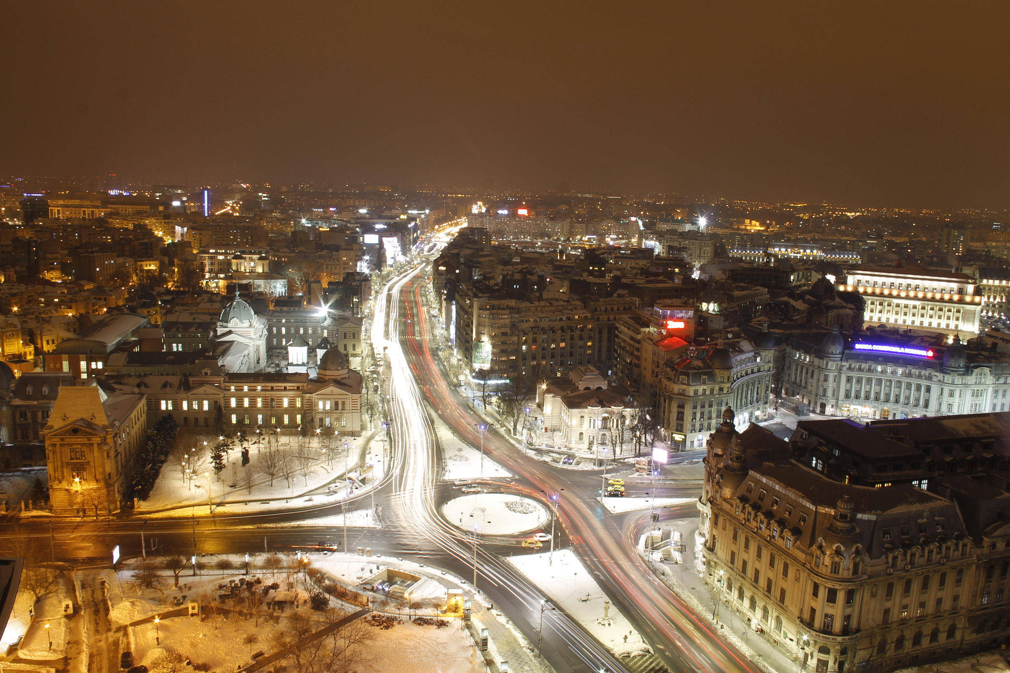 Canon EF-S 18-200mm F3.5-5.6 IS sample photo. Bucharest nights photography