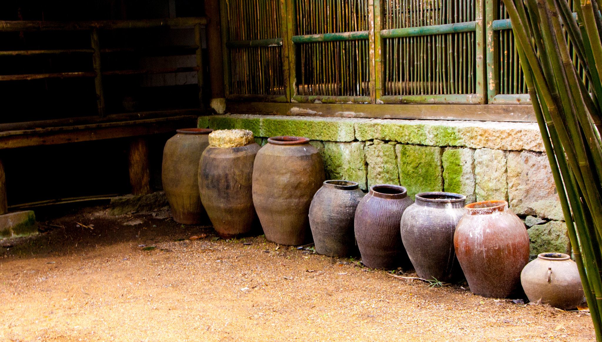 Canon EOS 40D + Sigma 18-200mm f/3.5-6.3 DC OS HSM [II] sample photo. Temple pots photography
