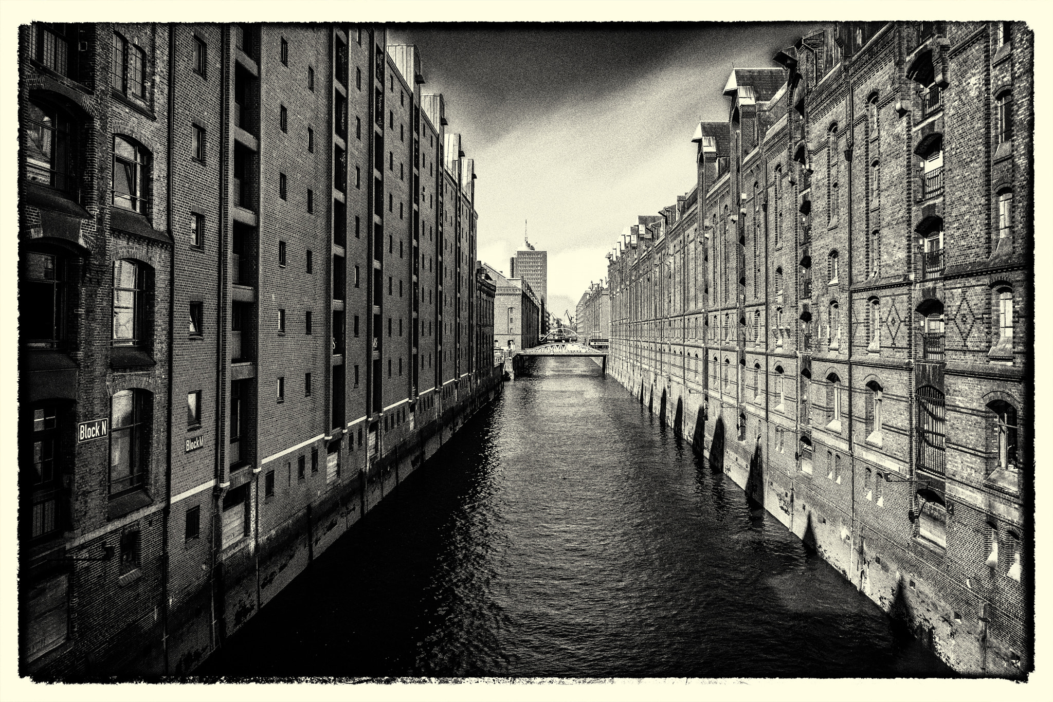 Sony a99 II + 24-70mm F2.8-2.8 SSM sample photo. Hamburg speicherstadt photography