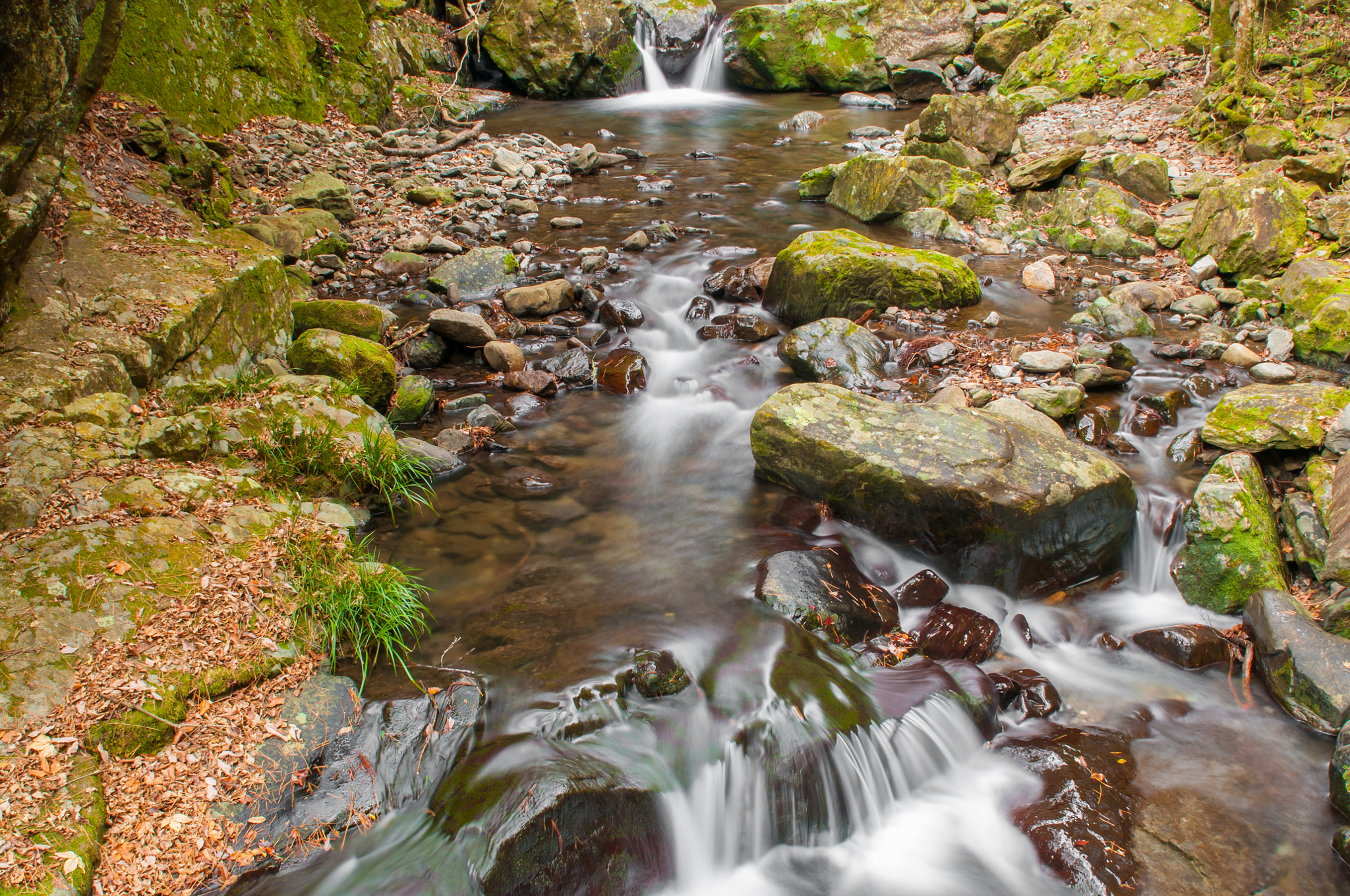 Nikon AF-S Nikkor 24-70mm F2.8G ED sample photo. Waterfall at kuragashi valley in autumn season.jap photography