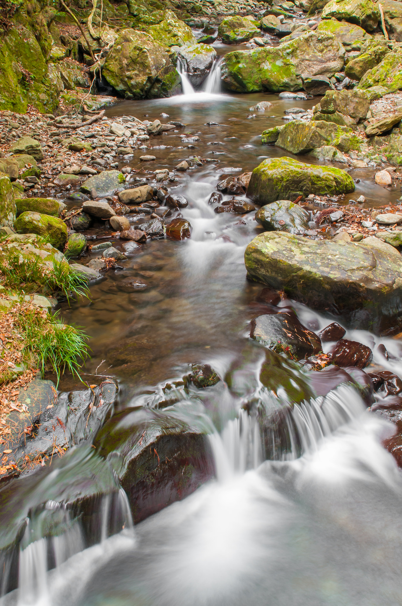 Nikon AF-S Nikkor 24-70mm F2.8G ED sample photo. Waterfall at kuragashi valley in autumn season.jap photography
