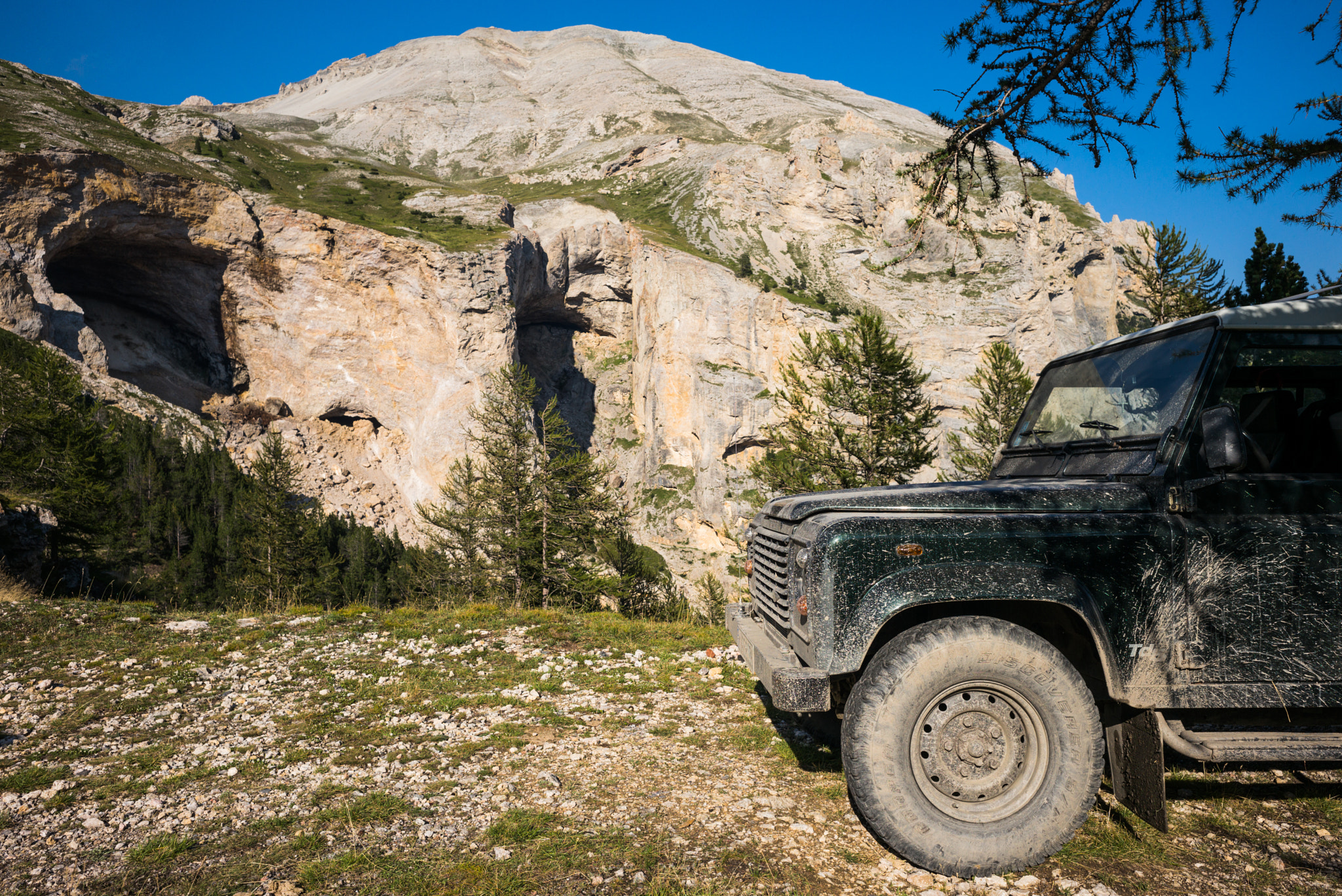 Elmarit-M 1:2.8/24 ASPH. sample photo. Having a rest on an alps tour photography