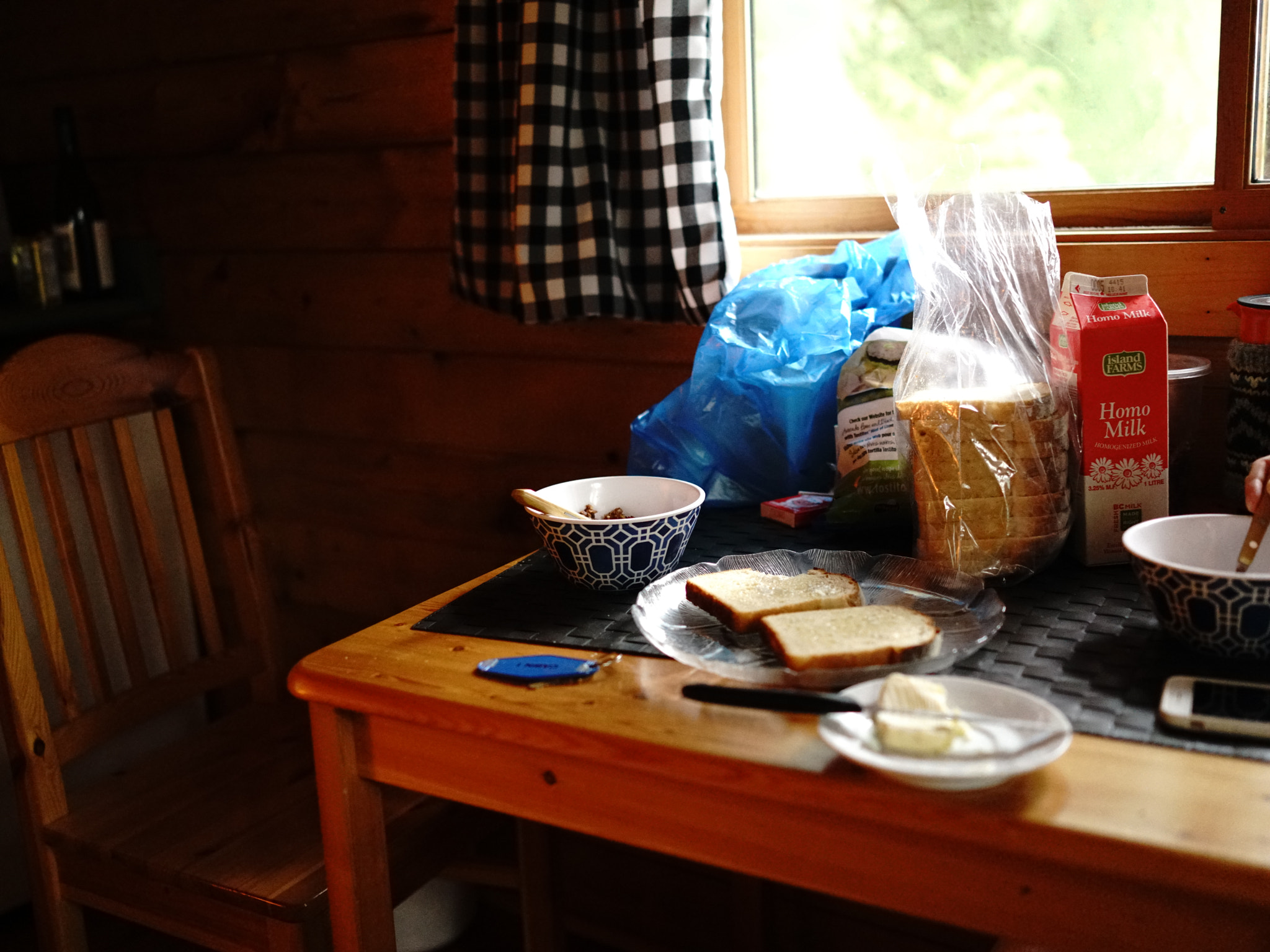 Sony 35mm F2.0 sample photo. Quiet breakfast photography