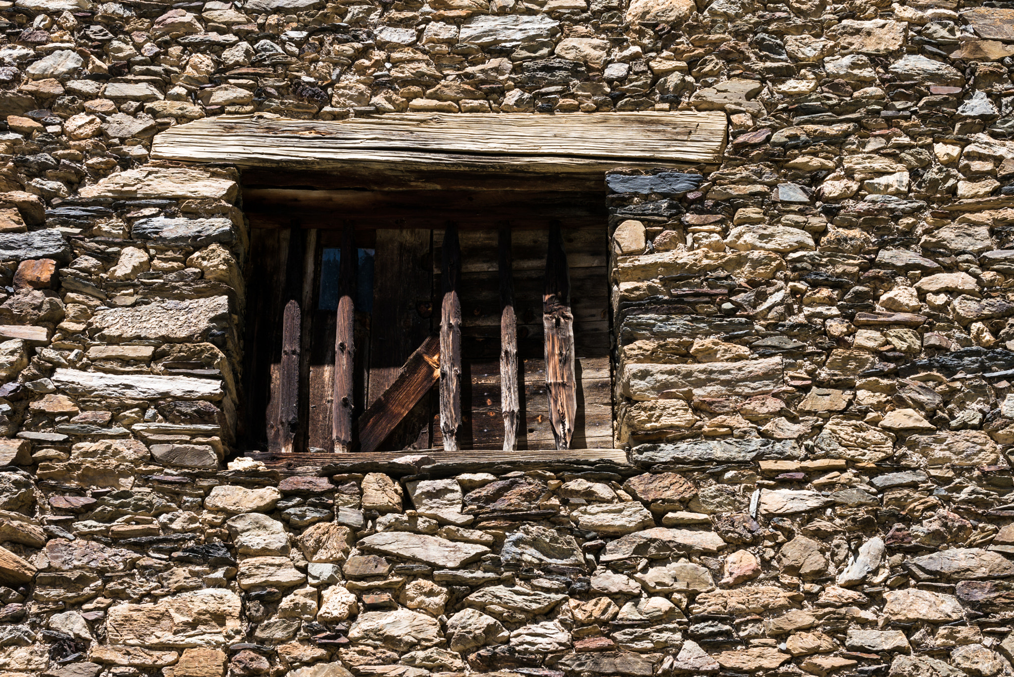 Leica Summilux-M 50mm F1.4 ASPH sample photo. Abandoned house photography