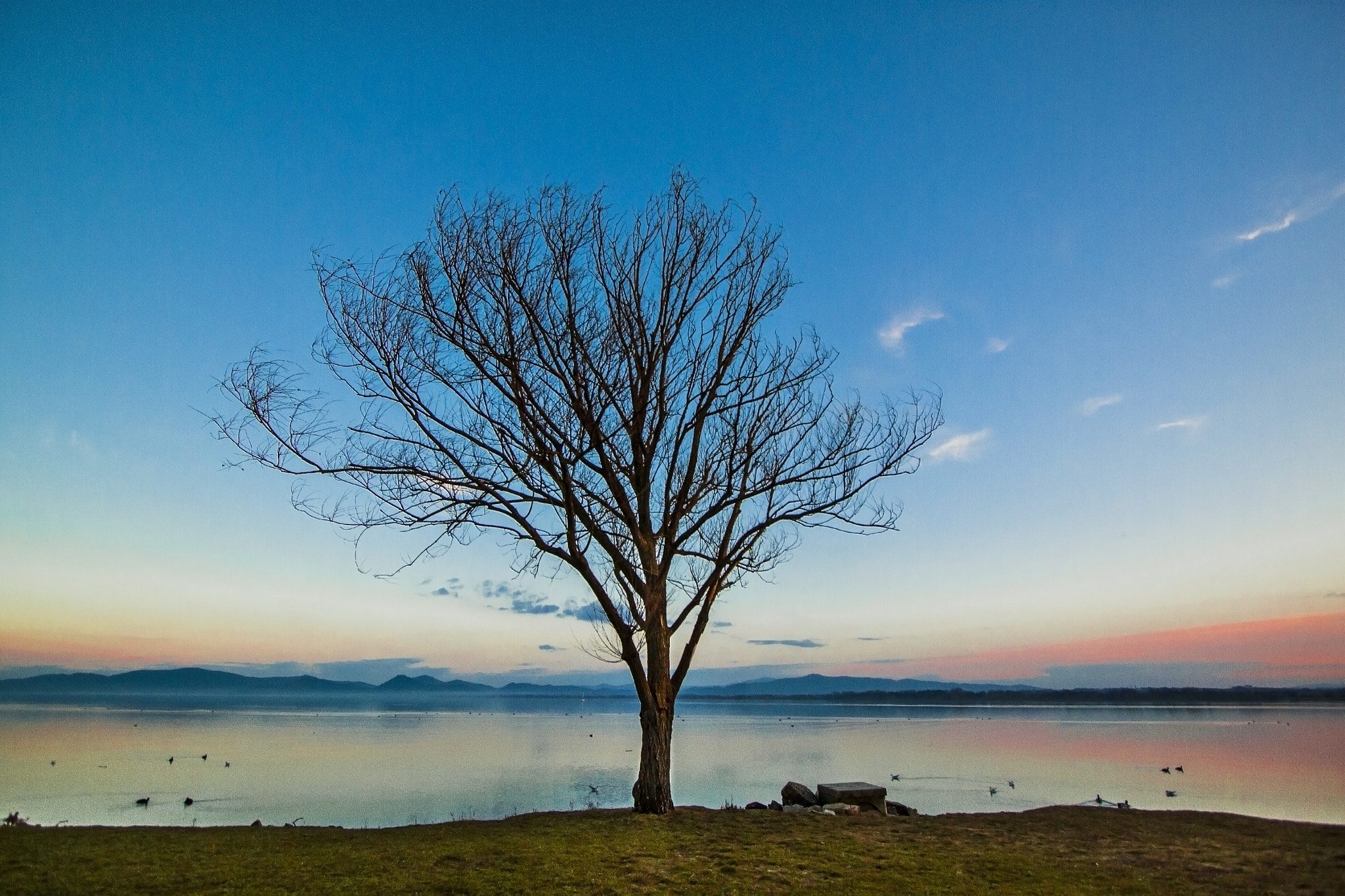 Canon EF-S 10-22mm F3.5-4.5 USM sample photo. Lago trasimeno photography