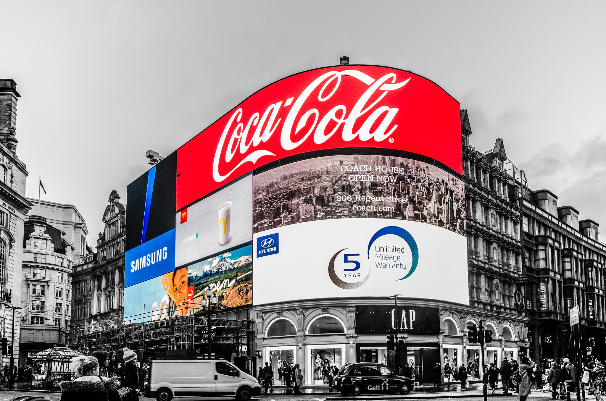 Sigma 10-20mm F4-5.6 EX DC HSM sample photo. Picadilly circus photography