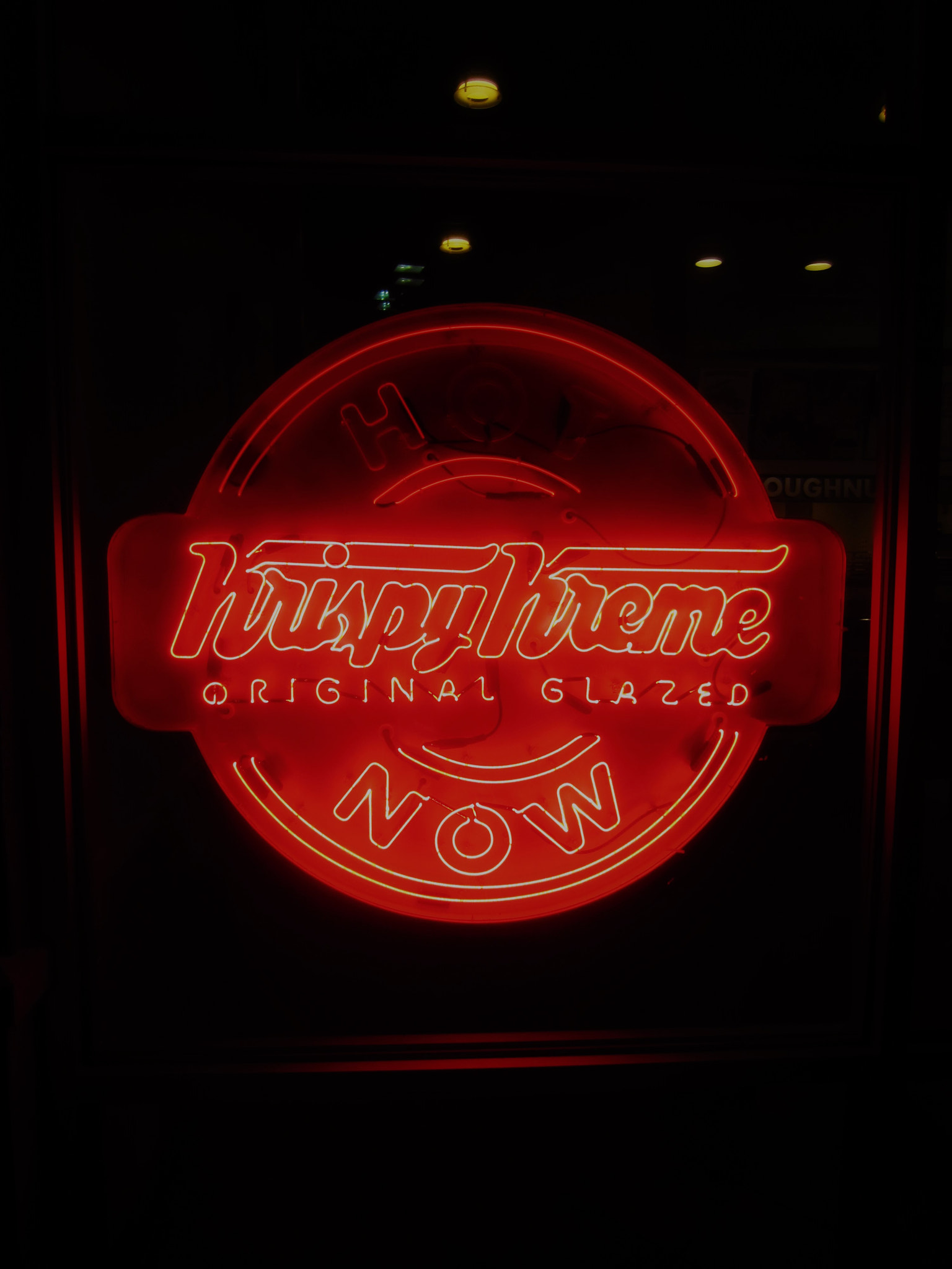 Canon PowerShot ELPH 300 HS (IXUS 220 HS / IXY 410F) sample photo. Krispy kreme neon sign photography