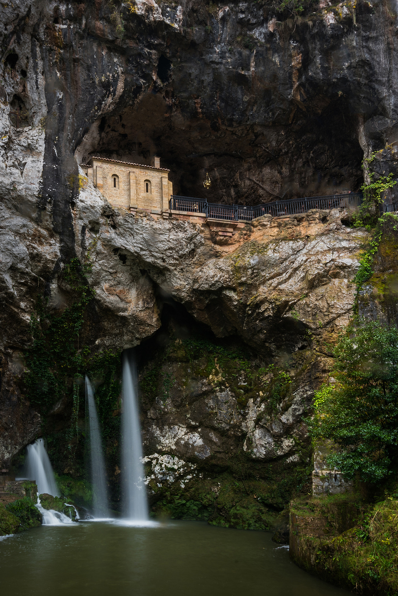 Tokina AT-X 16-28mm F2.8 Pro FX sample photo. Covadonga cave photography