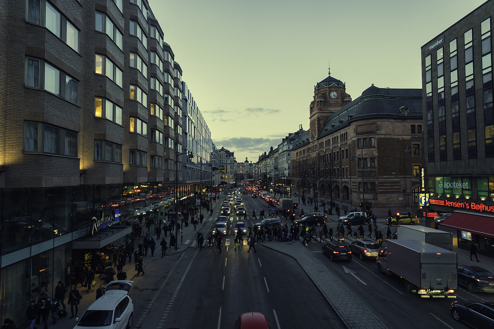 Sony a6300 + Sony E 16mm F2.8 sample photo. Vasagatan stockholm. photography