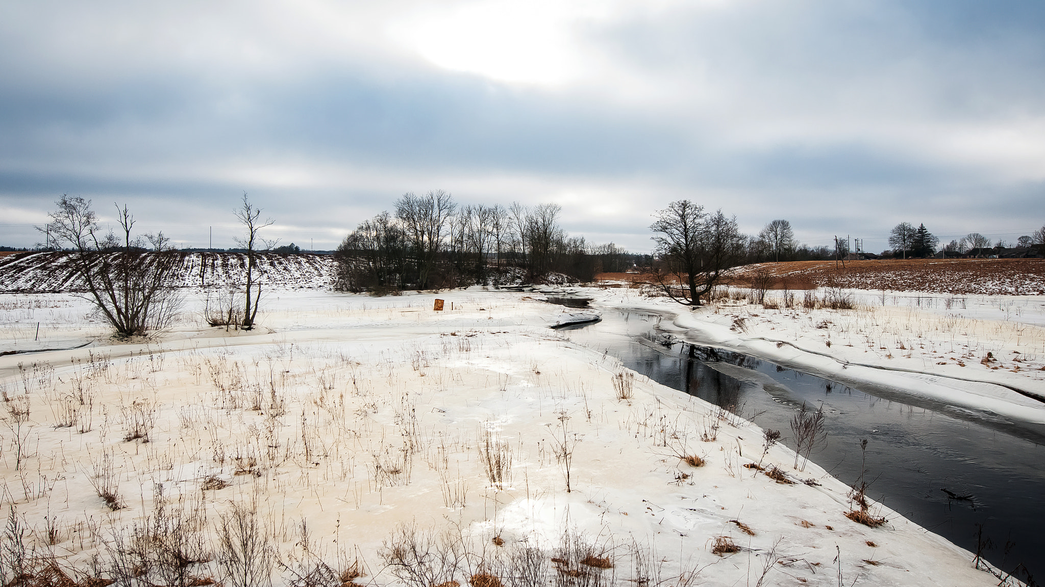 Nikon AF-S Nikkor 14-24mm F2.8G ED sample photo. Near the river photography