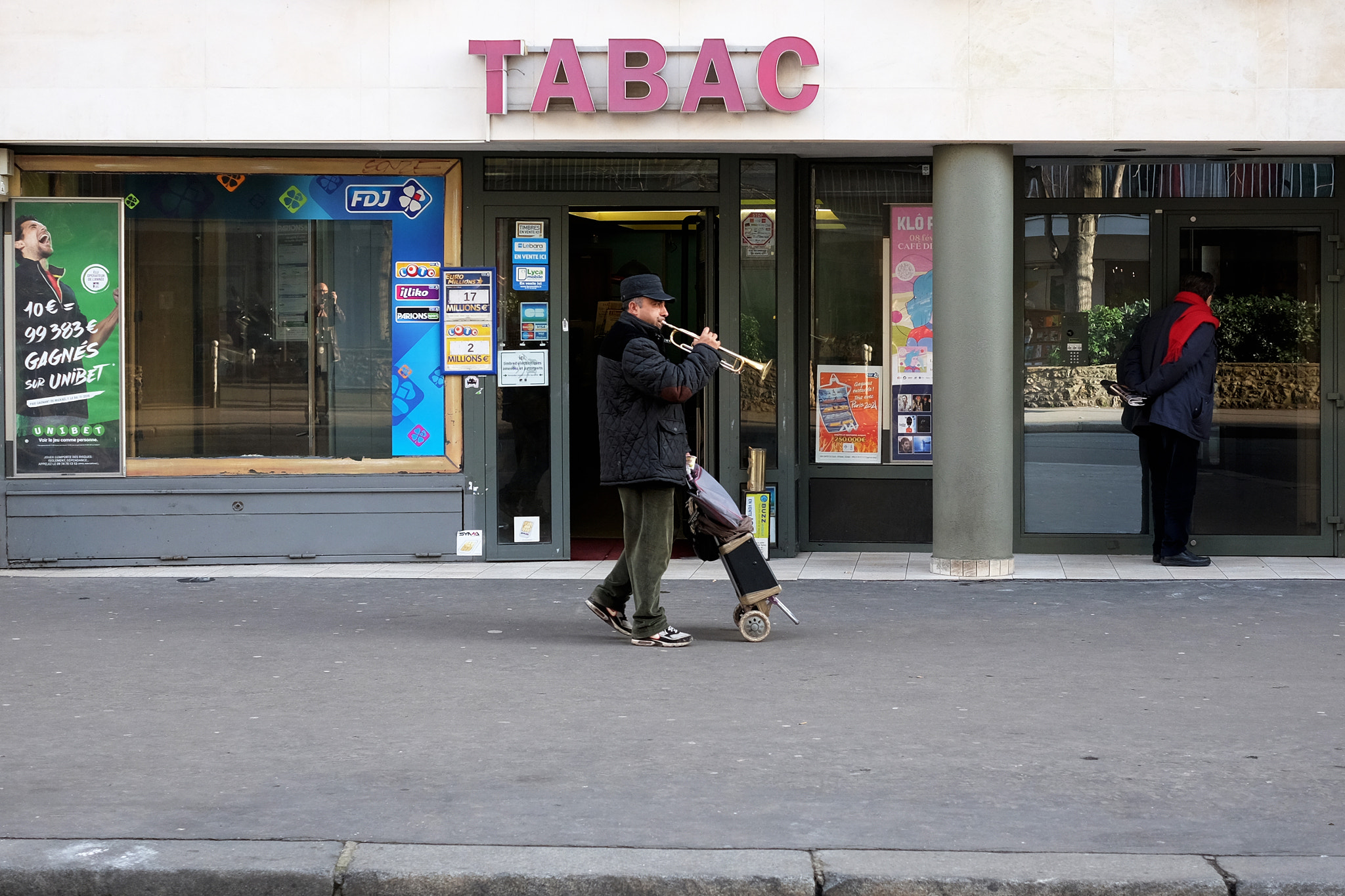 Fujifilm X-T10 + Fujifilm XF 27mm F2.8 sample photo. Trumoet & tabac  photography