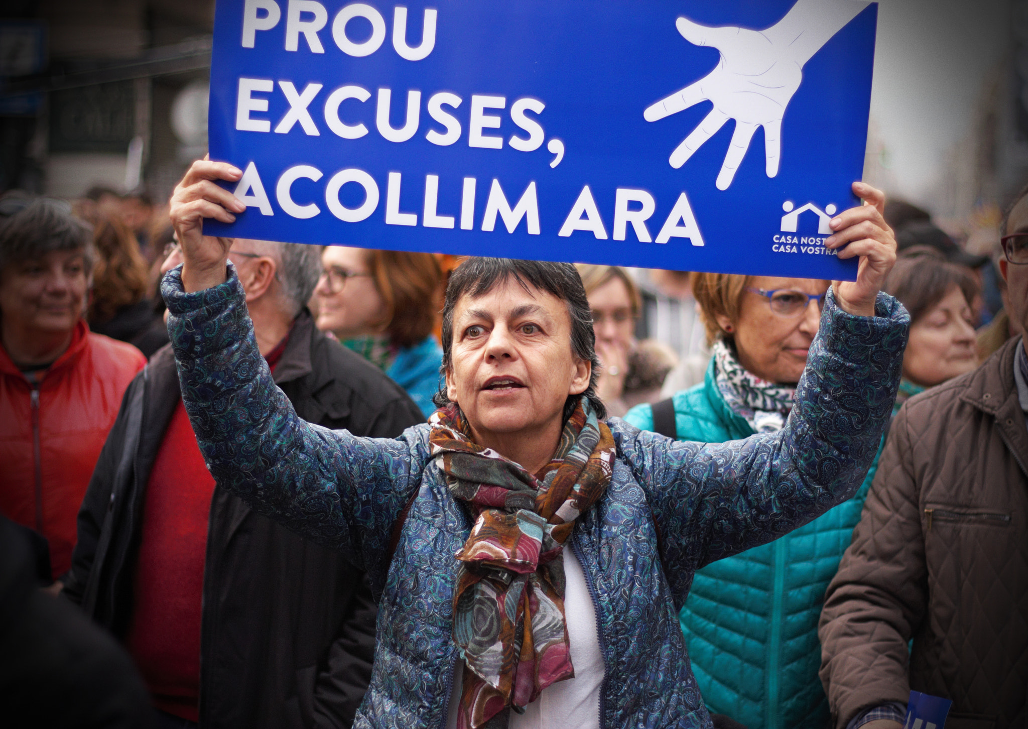 Canon EOS 450D (EOS Rebel XSi / EOS Kiss X2) + Canon EF 50mm F1.8 II sample photo. Welcome refugees, barcelona 2017 photography
