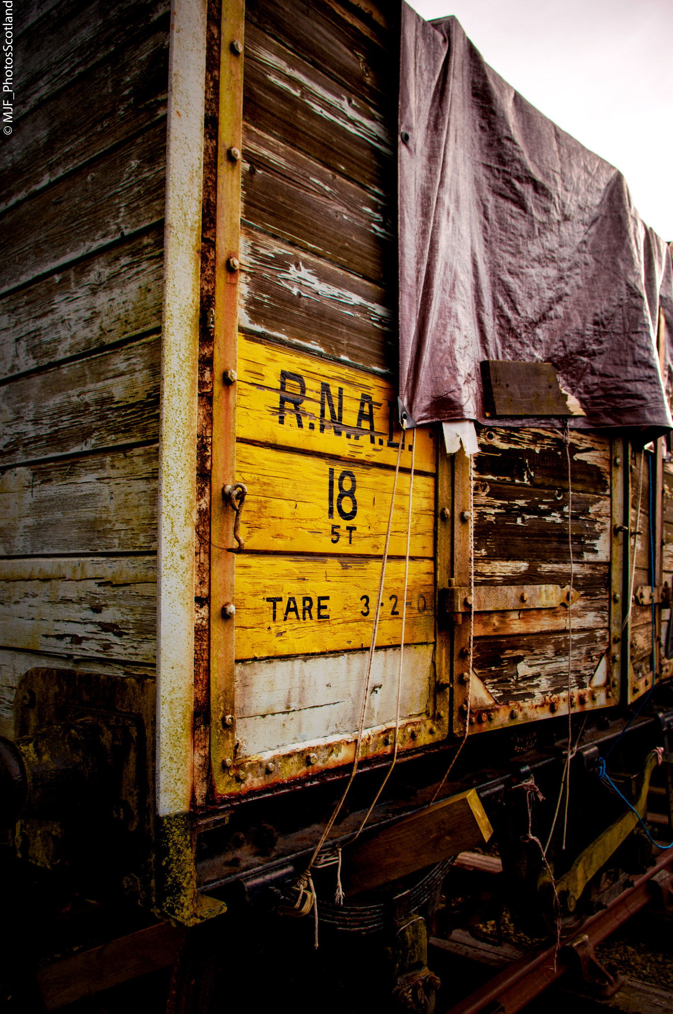 Samsung NX 60mm F2.8 Macro ED OIS SSA sample photo. Historic rail of scotland photography