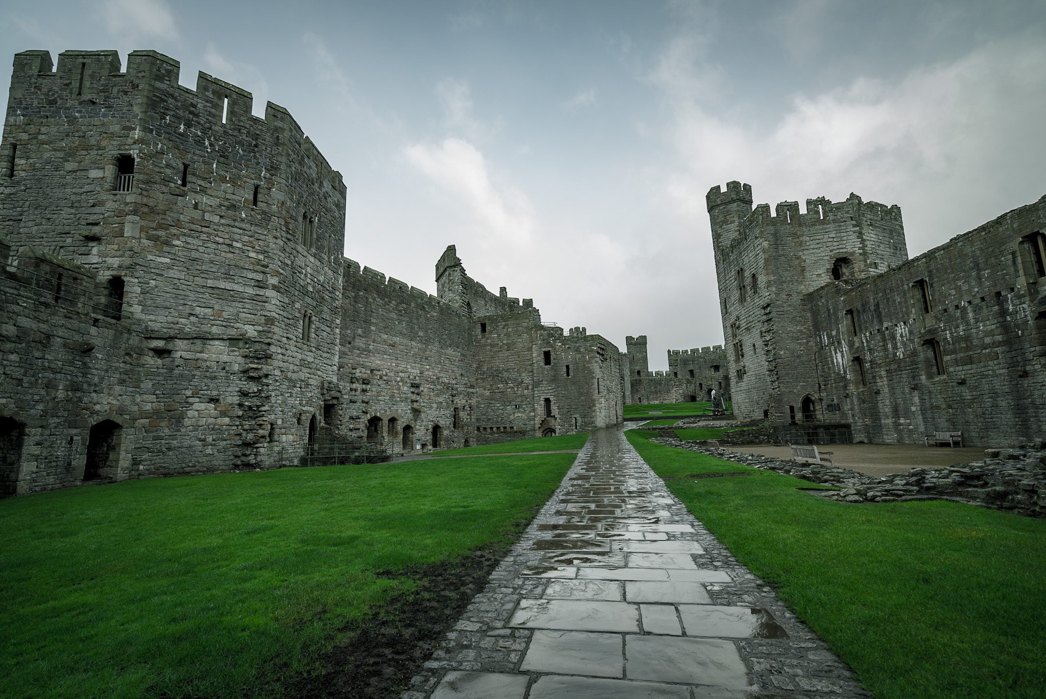 Sony a7S + Sony Vario-Tessar T* FE 16-35mm F4 ZA OSS sample photo. Caernarfon castle photography