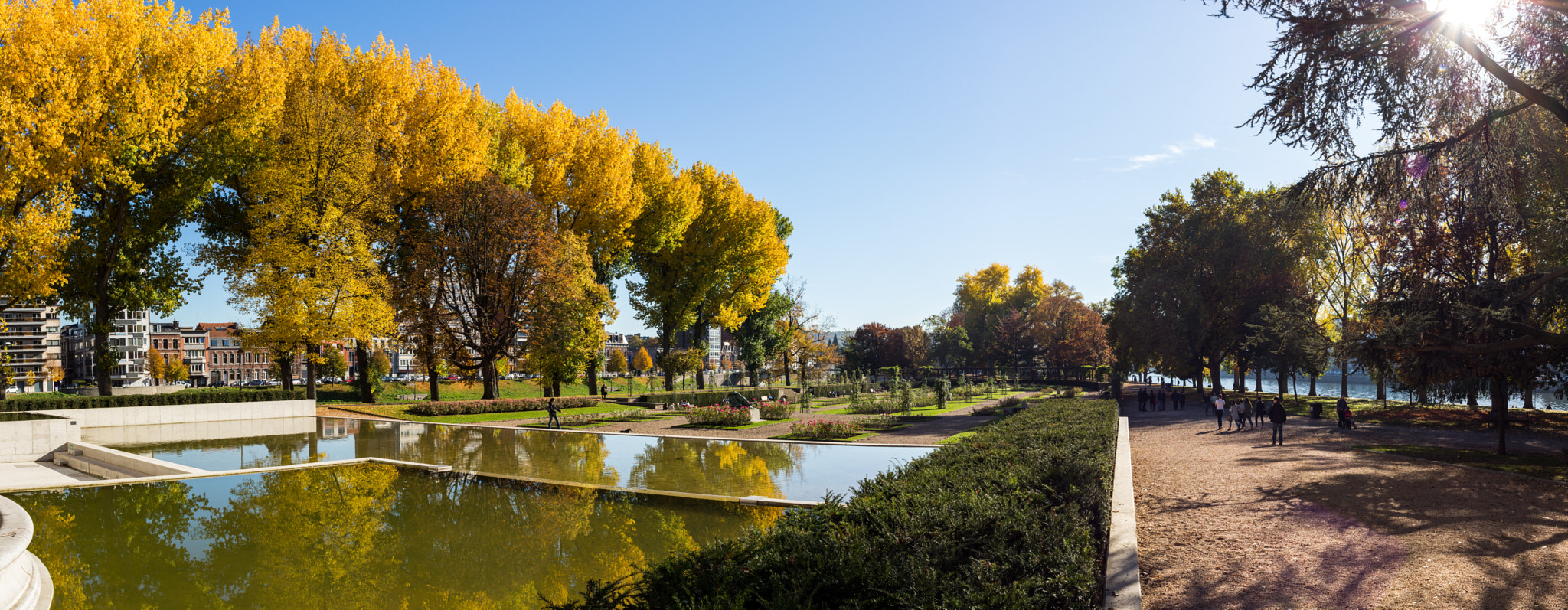 Canon EF 28mm F2.8 IS USM sample photo. Sunny fall day in the park photography