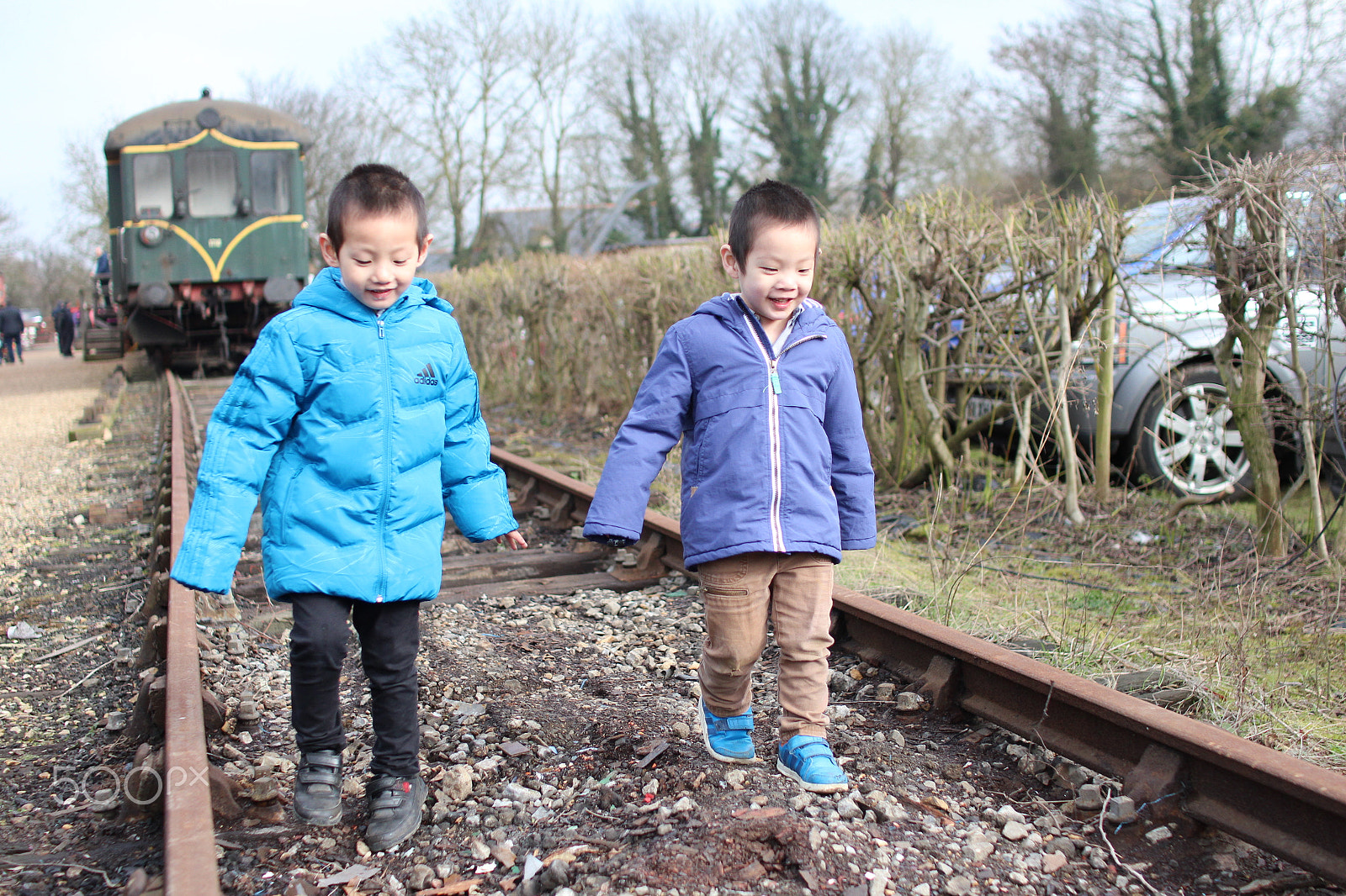 Canon EOS 600D (Rebel EOS T3i / EOS Kiss X5) + Sigma 30mm F1.4 EX DC HSM sample photo. Brothers walking on the railway photography