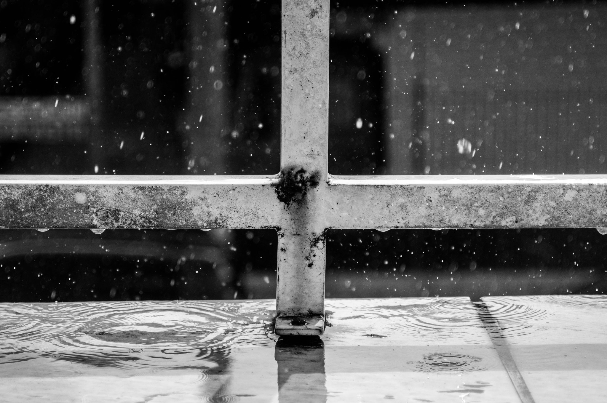 AF Zoom-Nikkor 28-80mm f/3.3-5.6G sample photo. It rains photography