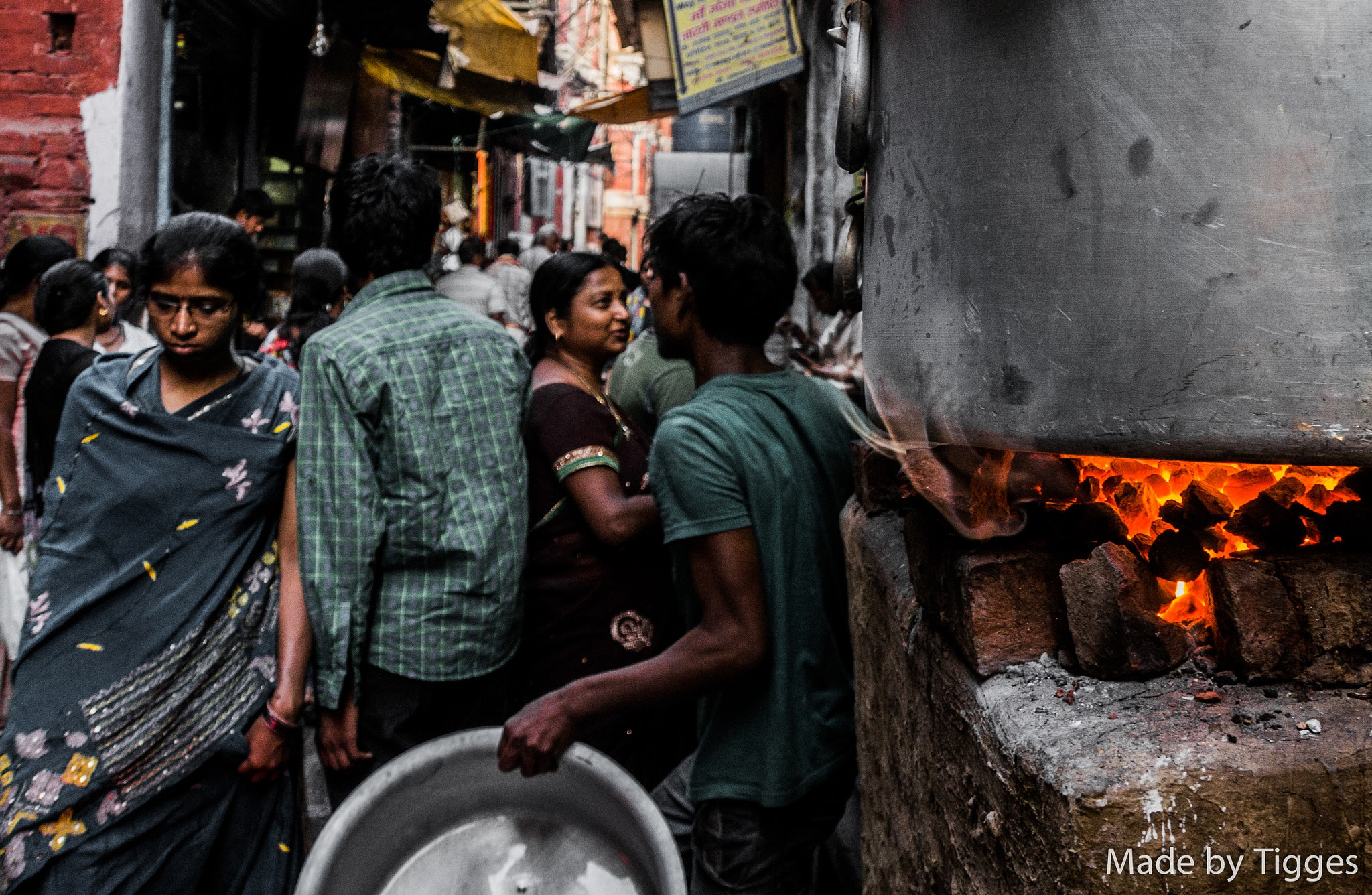 Sony Alpha NEX-6 + Sony E 18-200mm F3.5-6.3 OSS sample photo. Streetlife india photography