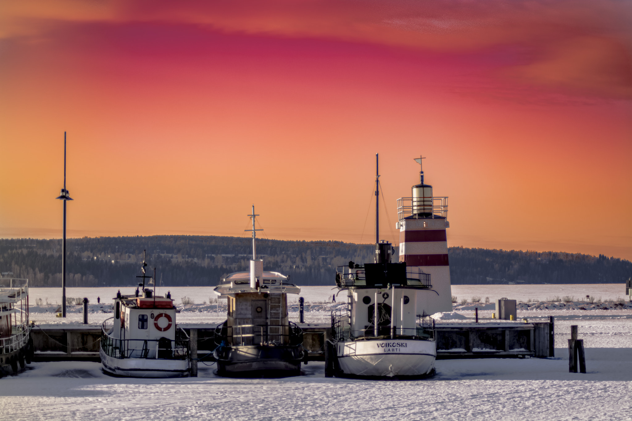 Nikon D7100 + Sigma 50-150mm F2.8 EX APO DC HSM II + 1.4x sample photo. Lahti harbour in sunset photography