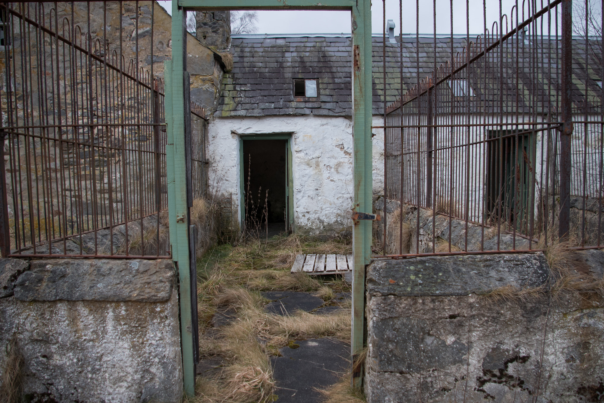 Pentax smc DA 18-55mm F3.5-5.6 AL sample photo. The old kennels
 photography