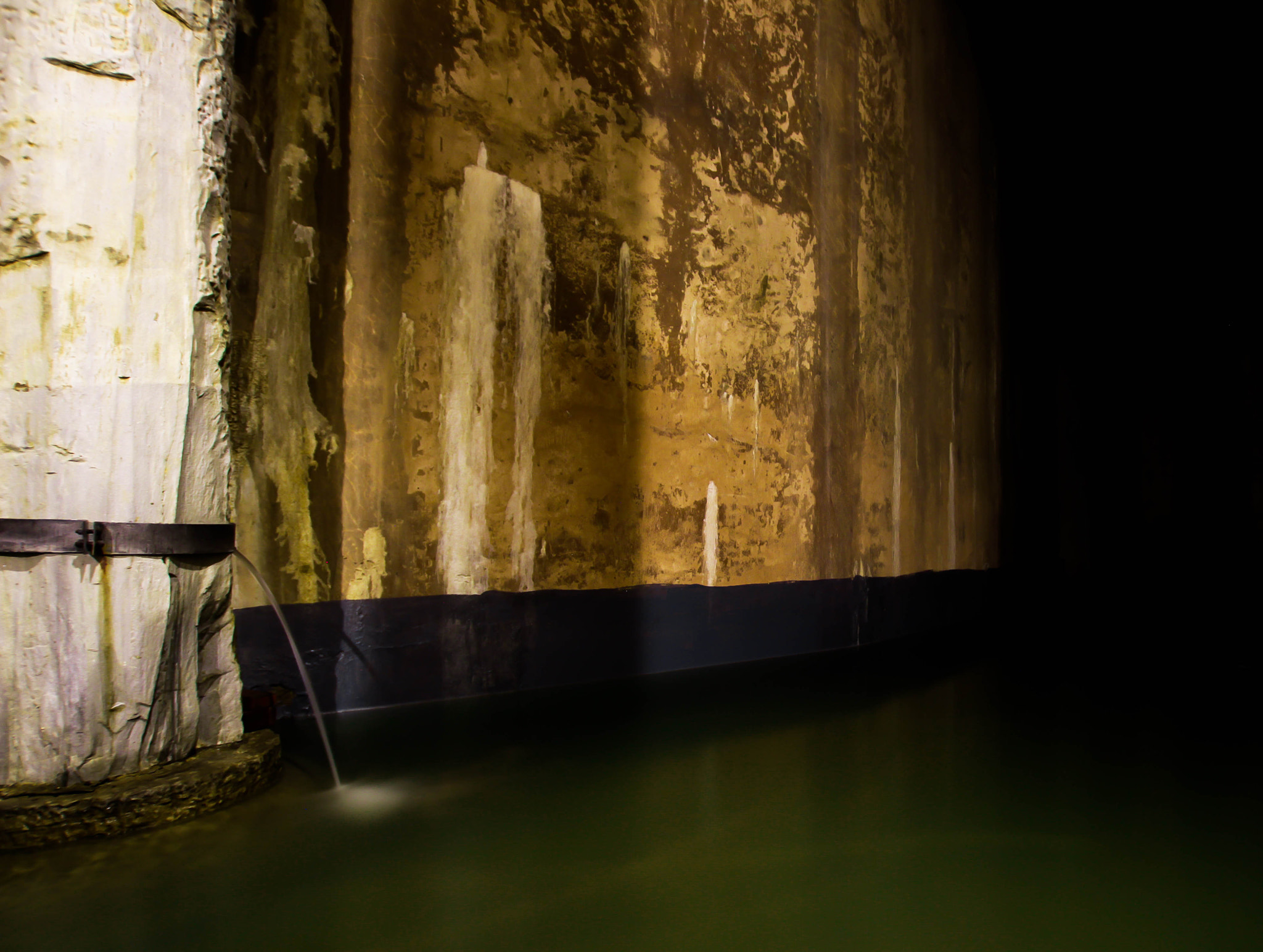 Sigma 10-20mm F3.5 EX DC HSM sample photo. Mysterious fountain photography