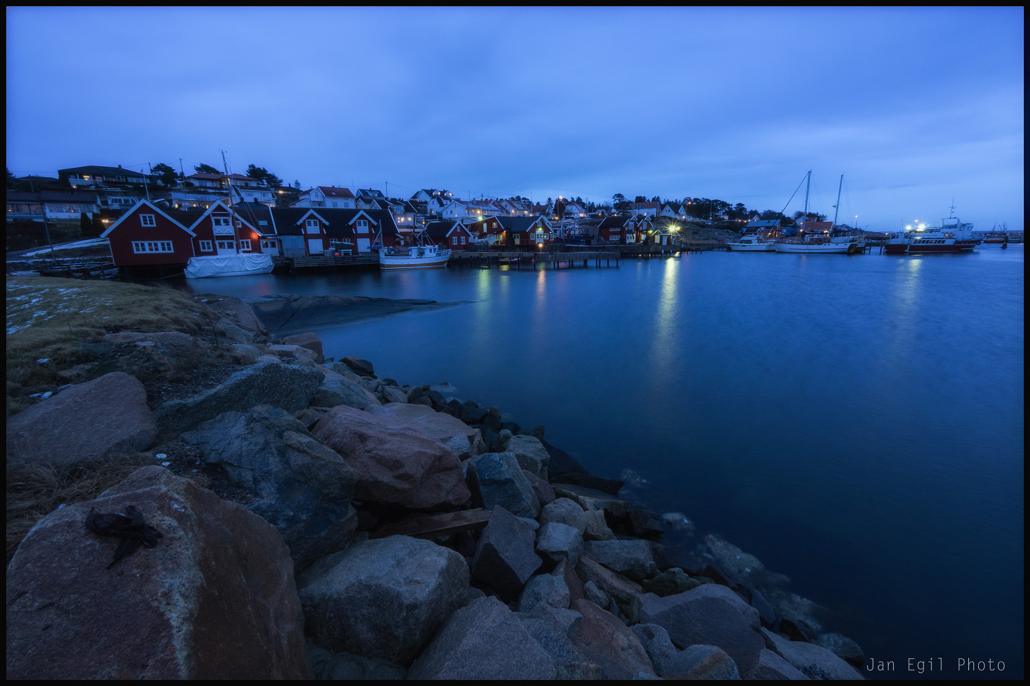 Olympus OM-D E-M1 + Panasonic Lumix G Vario 7-14mm F4 ASPH sample photo. The blue hour photography