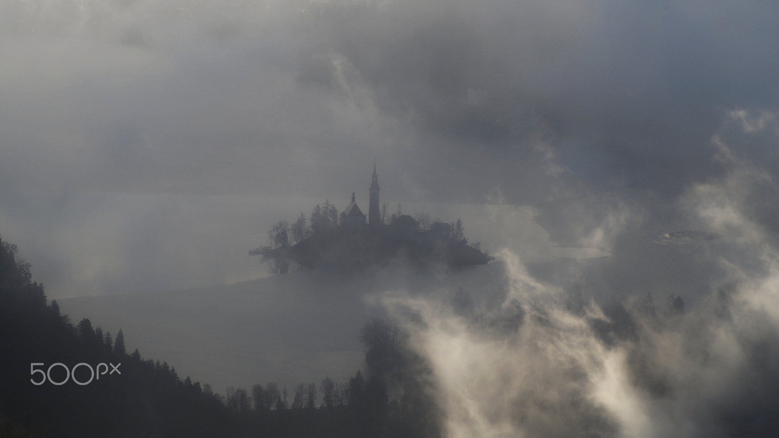 Tamron AF 70-300mm F4-5.6 LD Macro 1:2 sample photo. Look through the mist photography