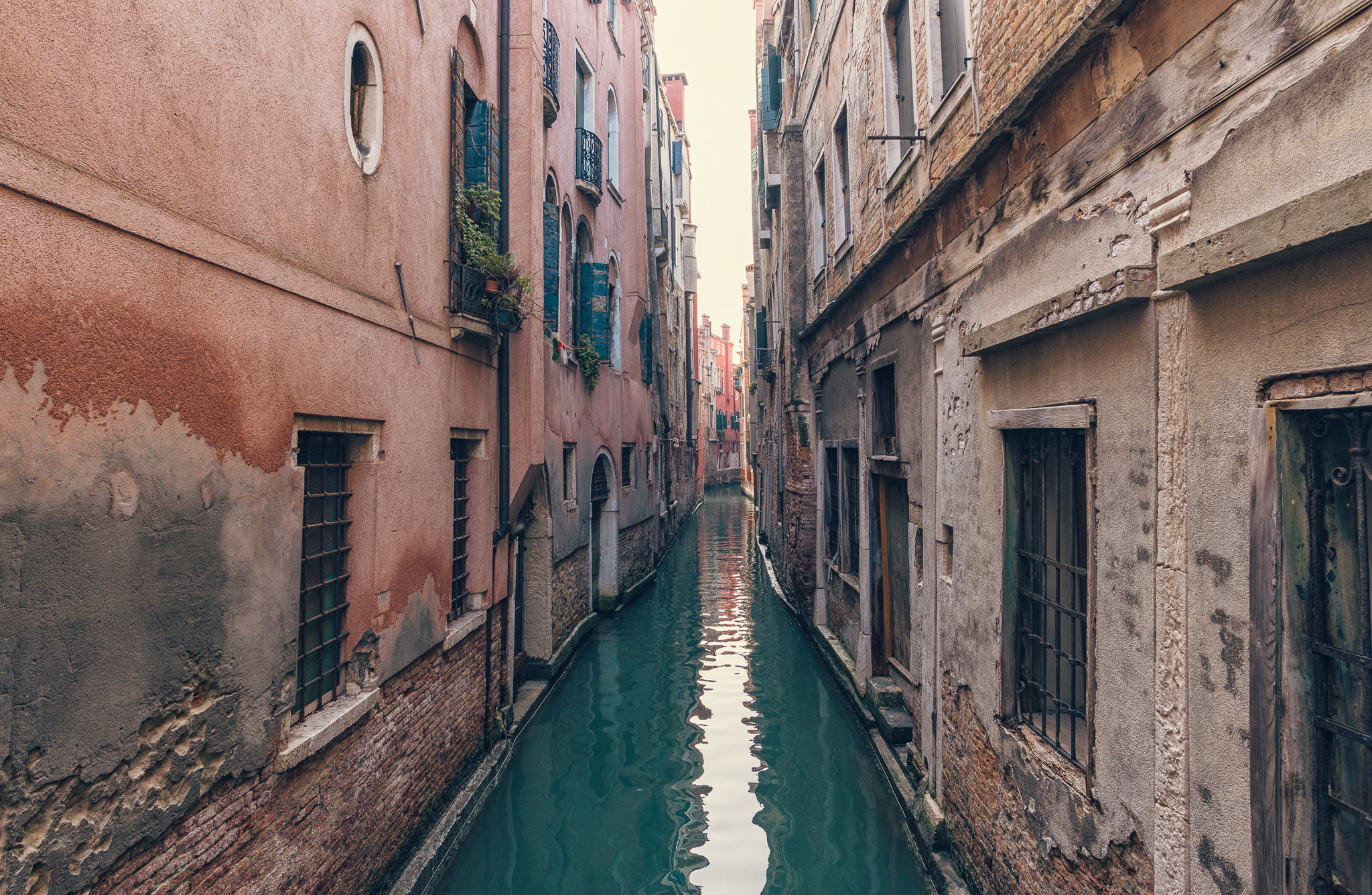 Nikon D610 + Nikon AF-S Nikkor 20mm F1.8G ED sample photo. Lost in venice photography