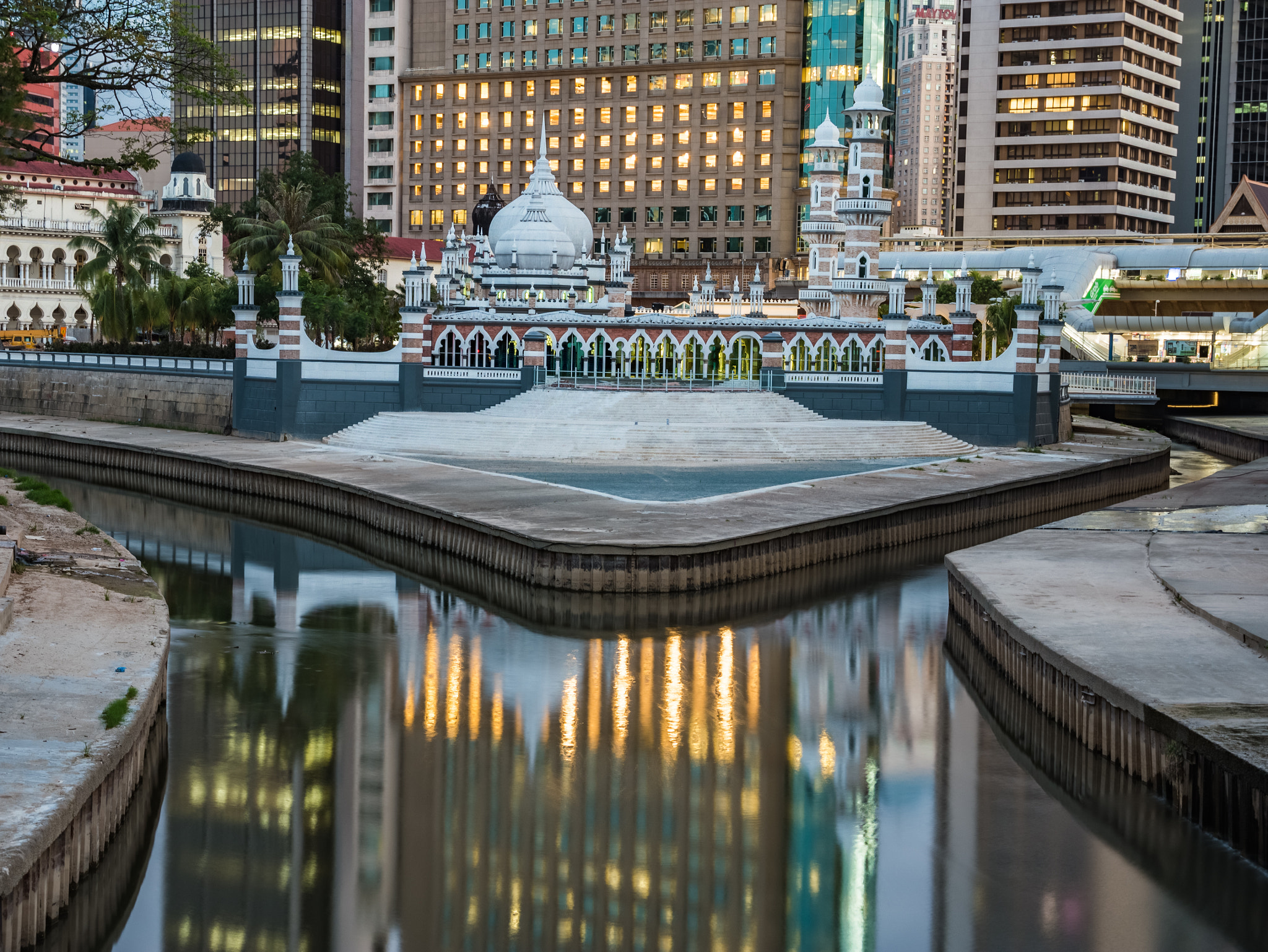 Panasonic Lumix DMC-G7 + Panasonic Lumix G X Vario 12-35mm F2.8 ASPH Power OIS sample photo. National mosque kl malaysia 2017 photography