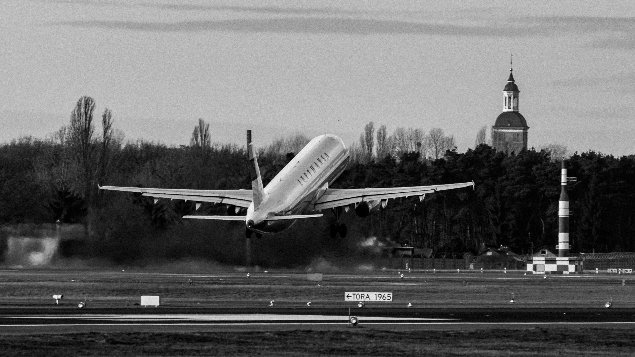 Pentax K-3 + Pentax smc DA* 300mm F4.0 ED (IF) SDM sample photo. Lufthansa b/w - airport germany/berlin/tegel (txl) photography