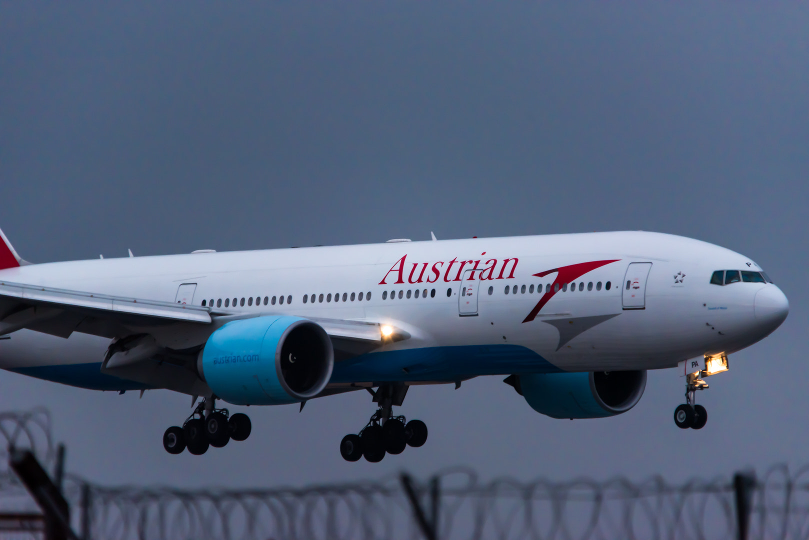 Sigma 150-500mm F5-6.3 DG OS HSM sample photo. Boeing 777 photography