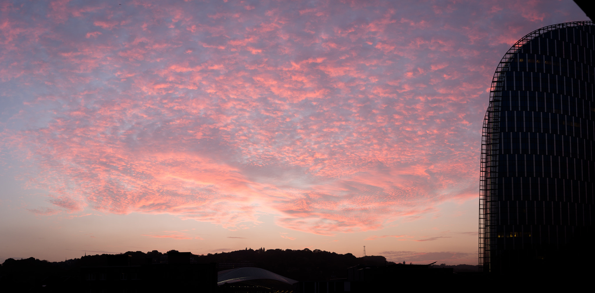 Canon EOS 100D (EOS Rebel SL1 / EOS Kiss X7) + Canon EF 28mm F2.8 IS USM sample photo. Evening falling on the fiery city photography