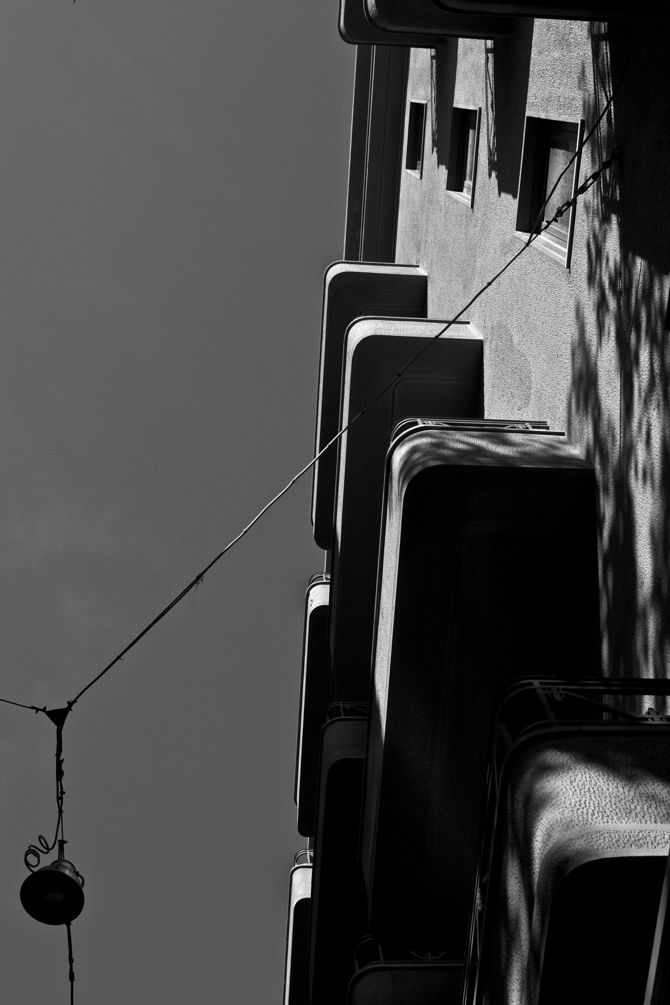 Canon EOS 400D (EOS Digital Rebel XTi / EOS Kiss Digital X) + Canon EF 28mm F2.8 sample photo. Looking upwards photography