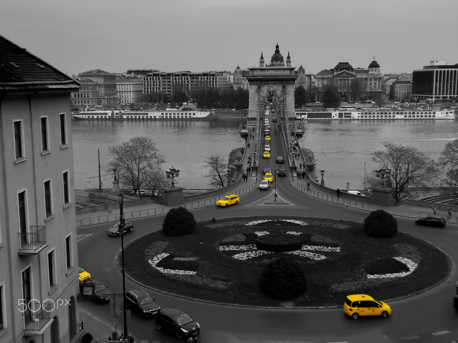 Nikon COOLPIX S2700 sample photo. Taxis in budapest photography