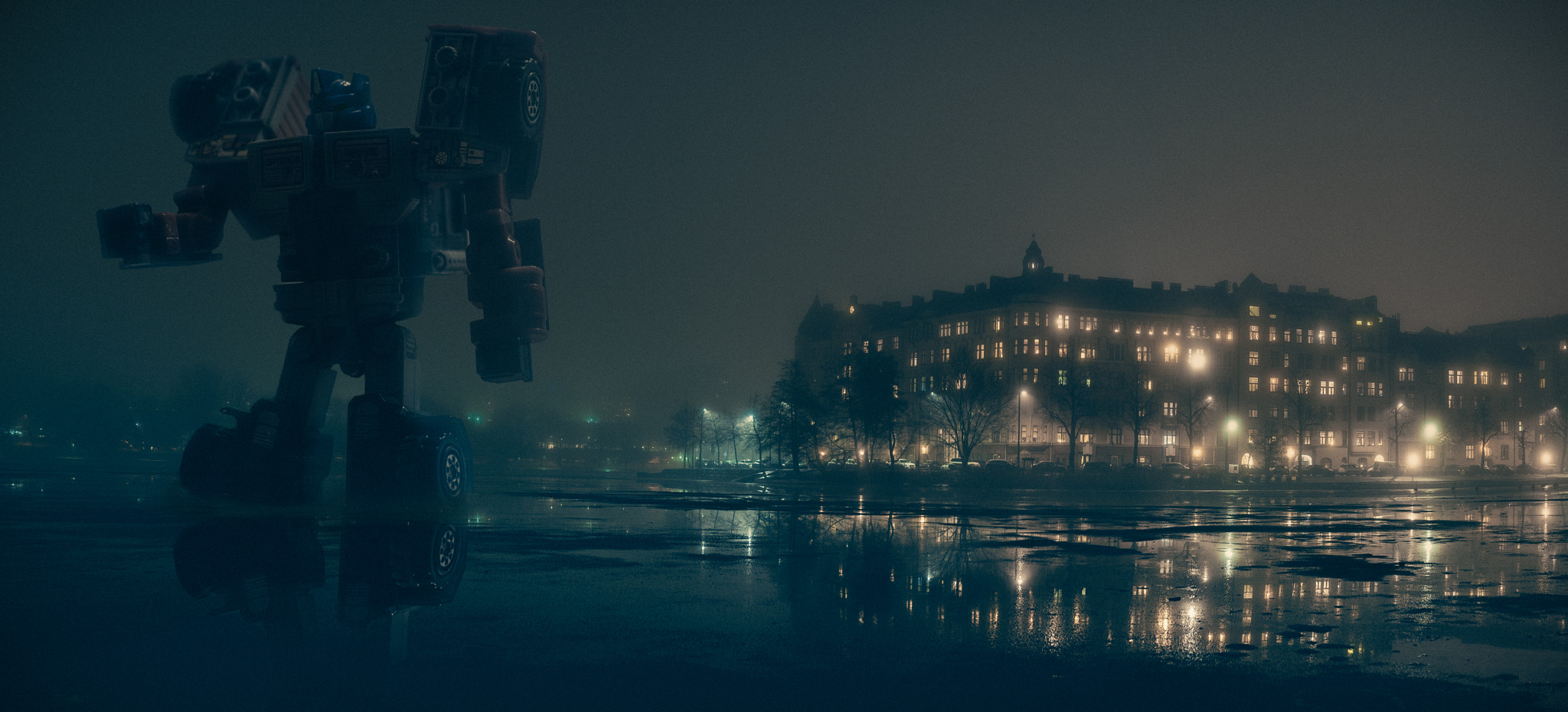Sony a7 II + Sony Distagon T* FE 35mm F1.4 ZA sample photo. Optimus prime in helsinki photography