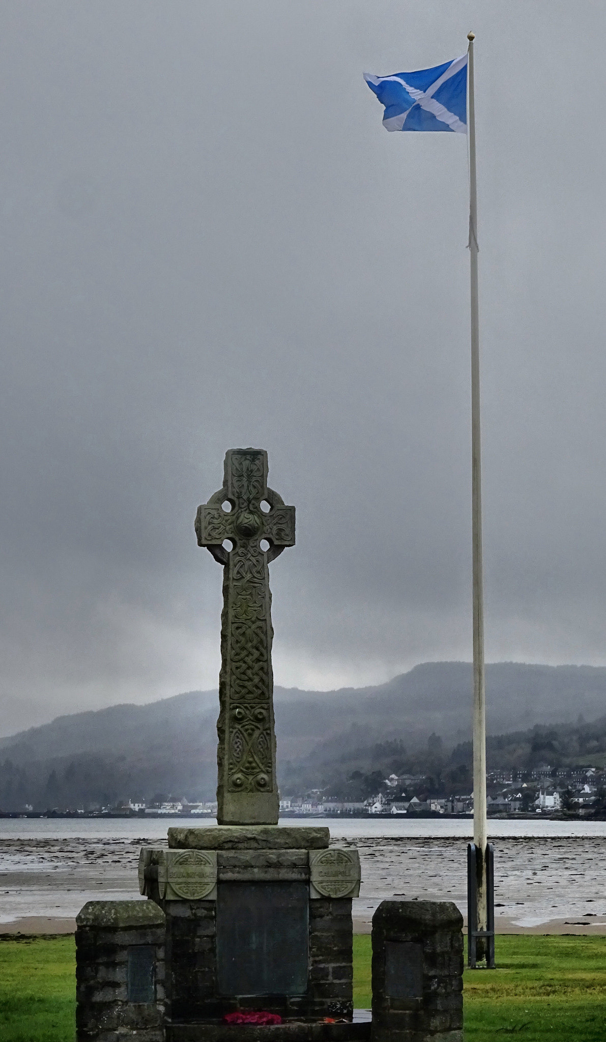 Sony 25-500mm F3.5-6.5 sample photo. Cross and saltire, lochgilphead photography
