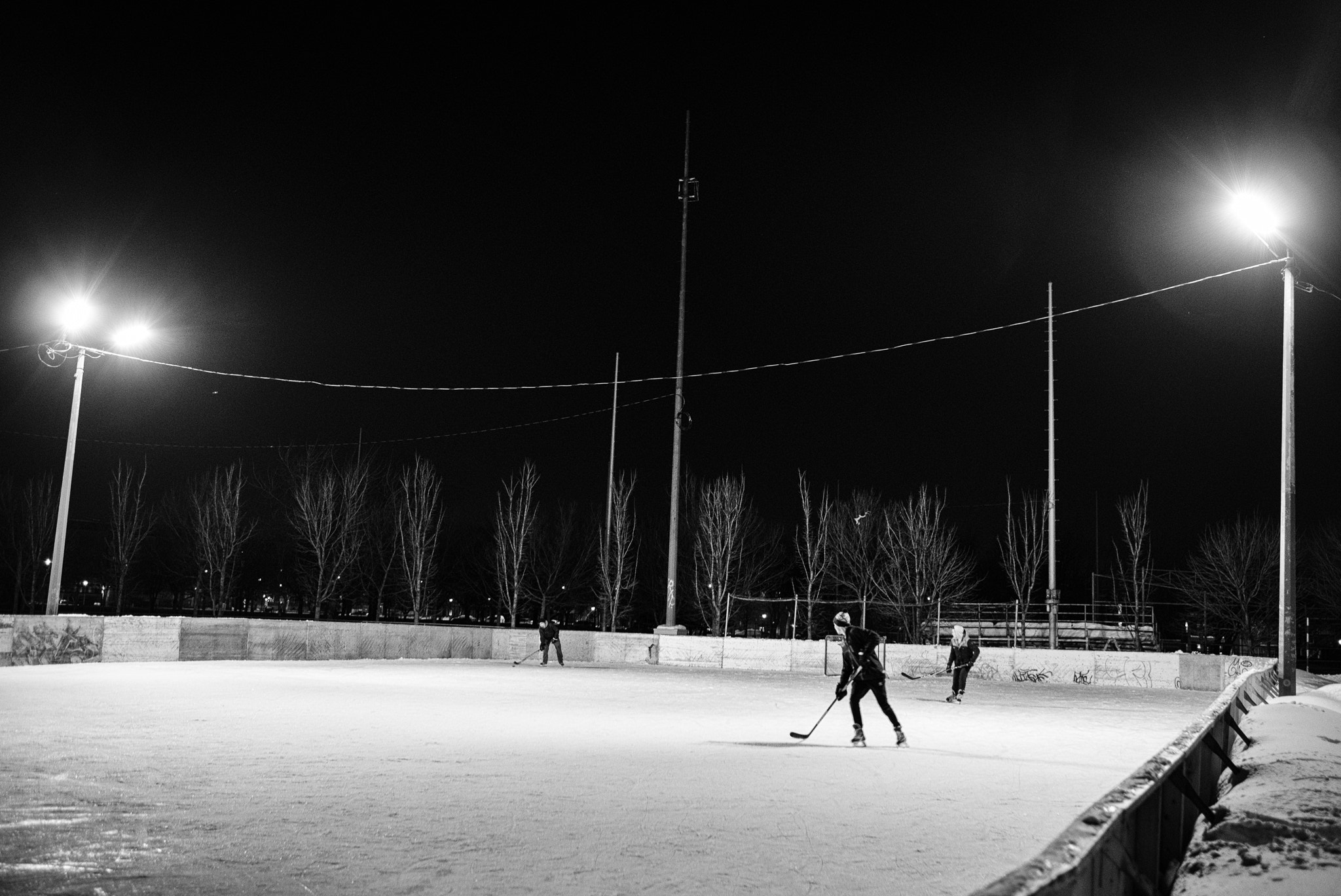 Fujifilm X-T2 + Fujifilm XF 23mm F1.4 R sample photo. Night hockey photography