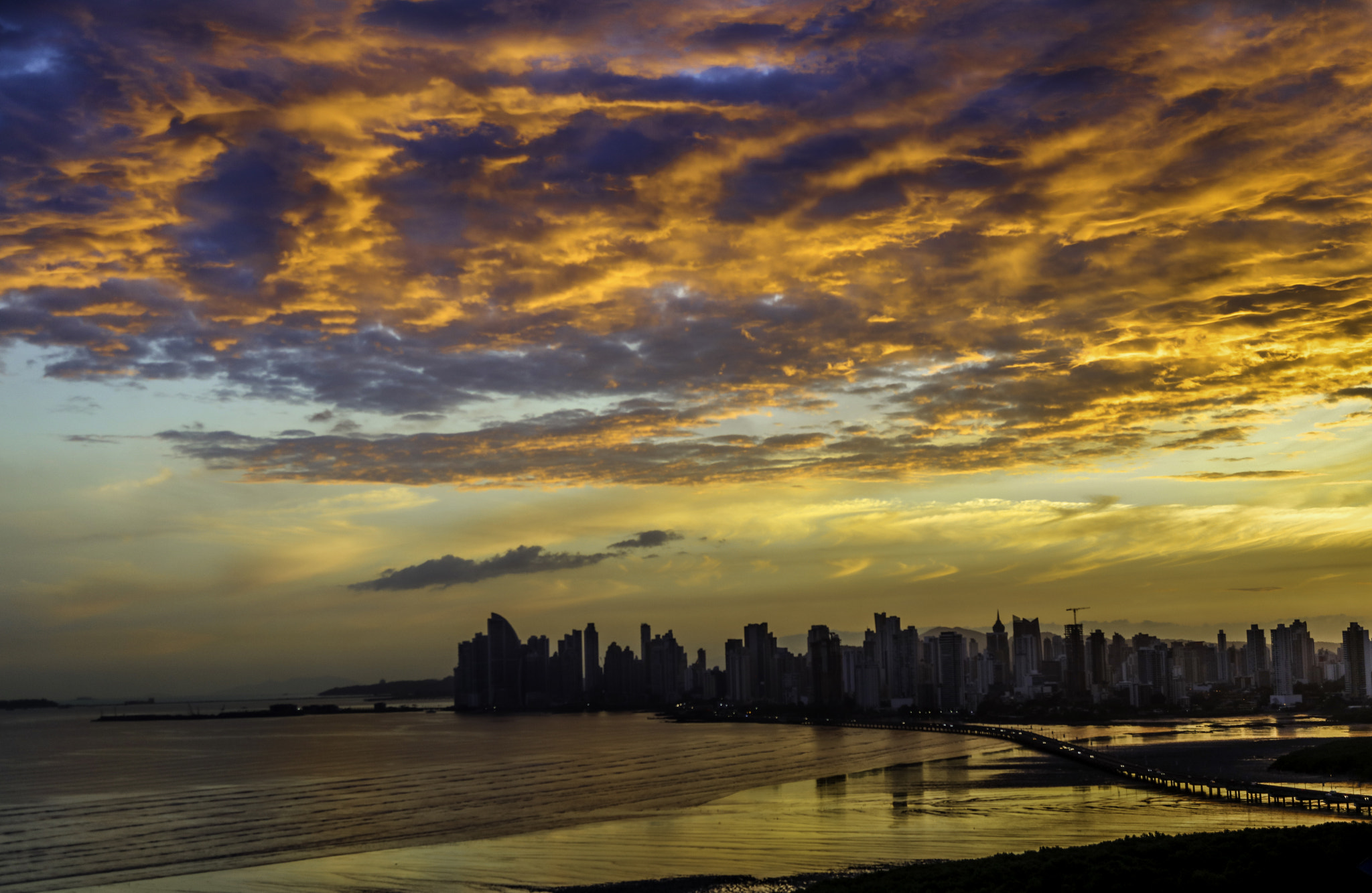 Canon EOS 5DS R sample photo. Summer sunset in panama photography