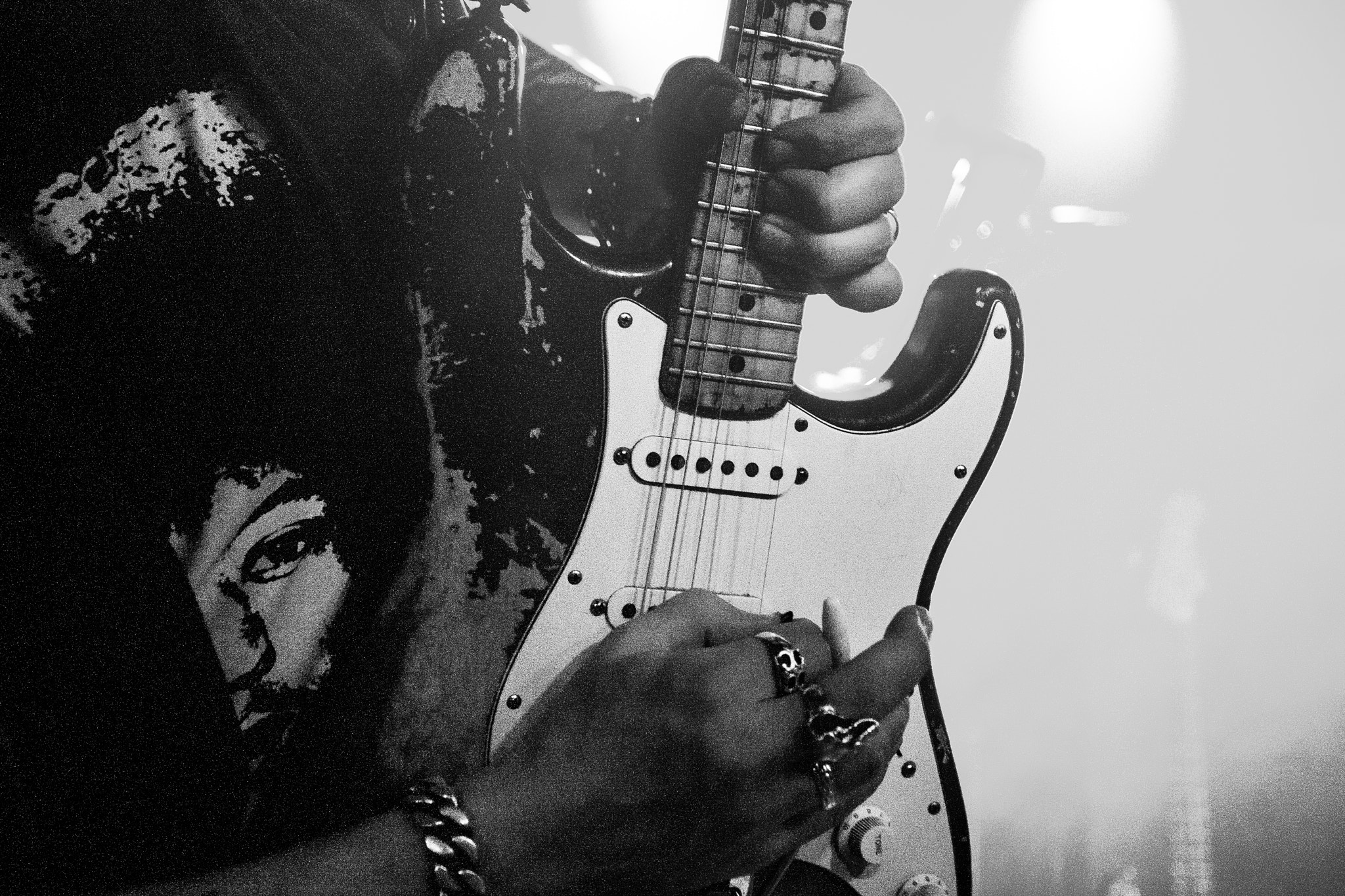 Canon EOS-1D Mark III sample photo. Playing guitar photography