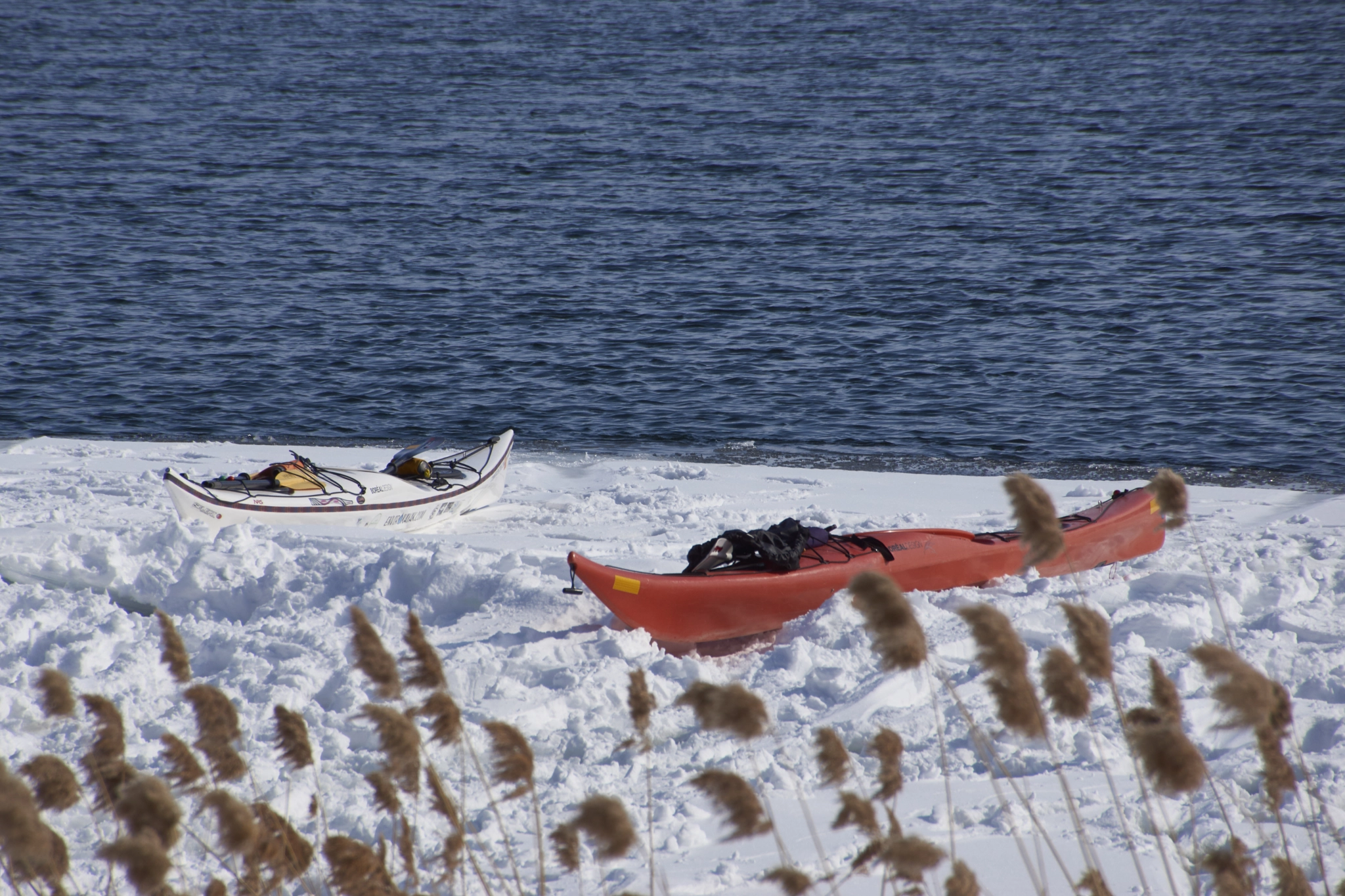 Sony SLT-A65 (SLT-A65V) + DT 18-270mm F3.5-6.3 SSM sample photo. Kayak en #hiver photography