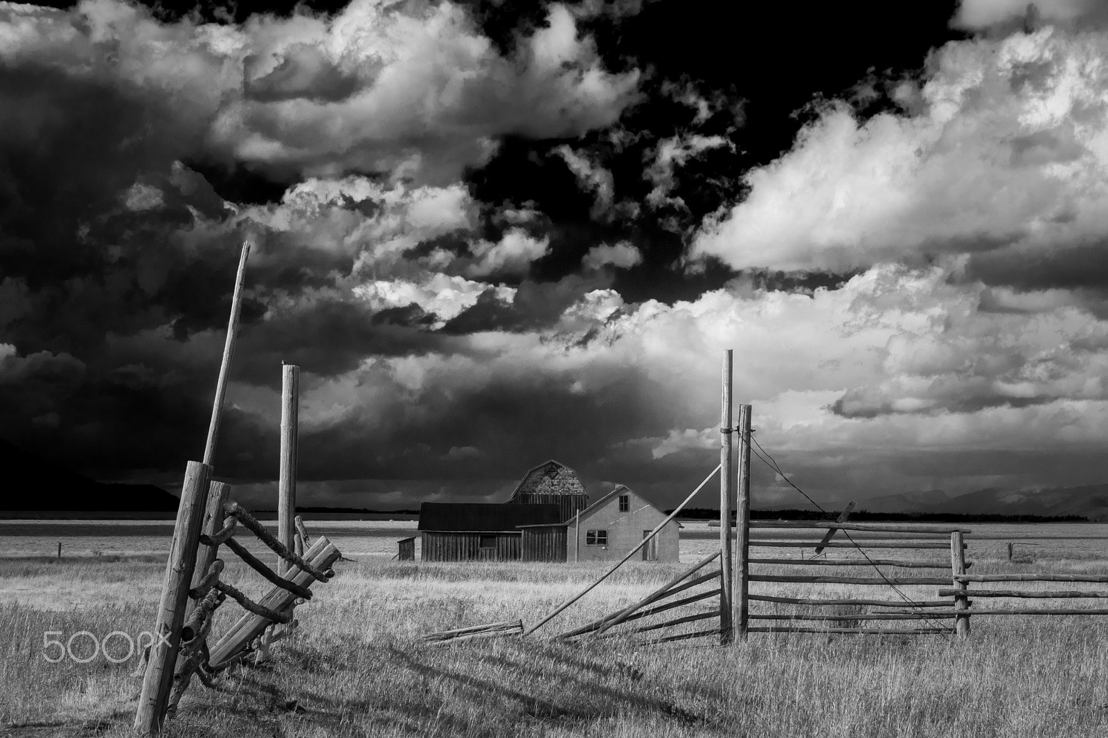 Sigma 18-250mm F3.5-6.3 DC OS HSM sample photo. Old broken gateway photography