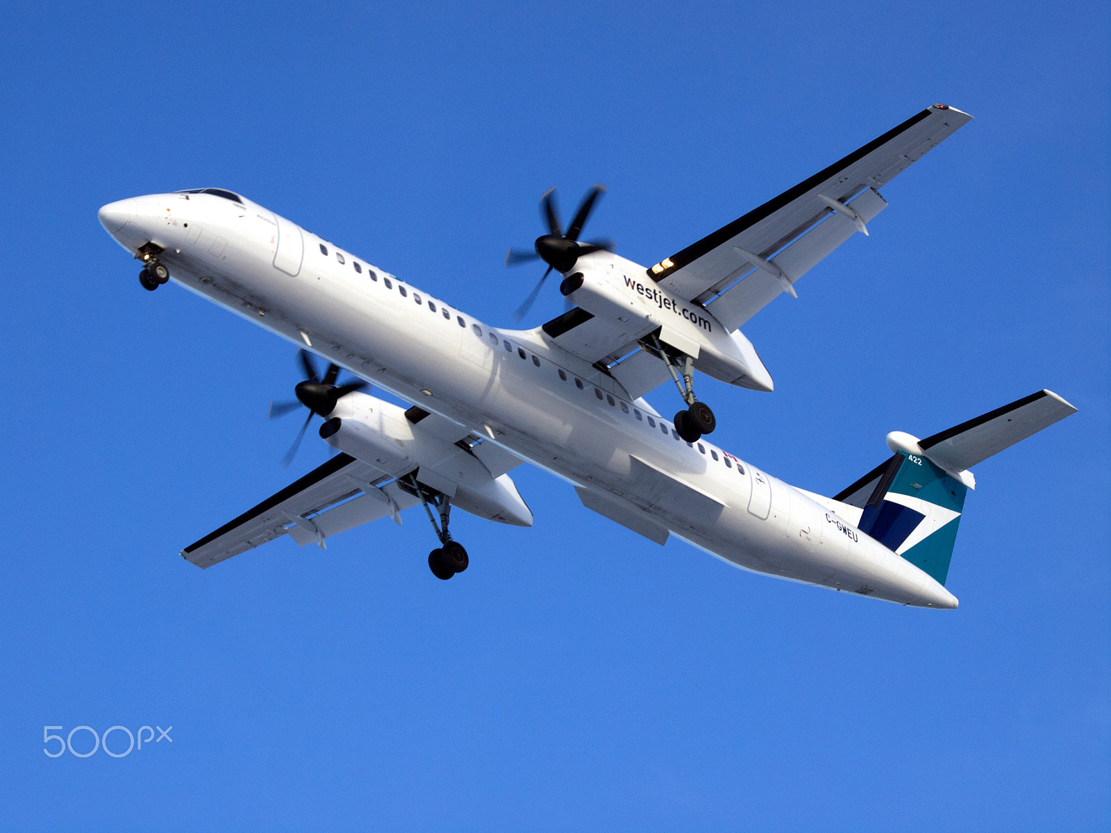 Olympus E-5 sample photo. Westjet encore q400 photography